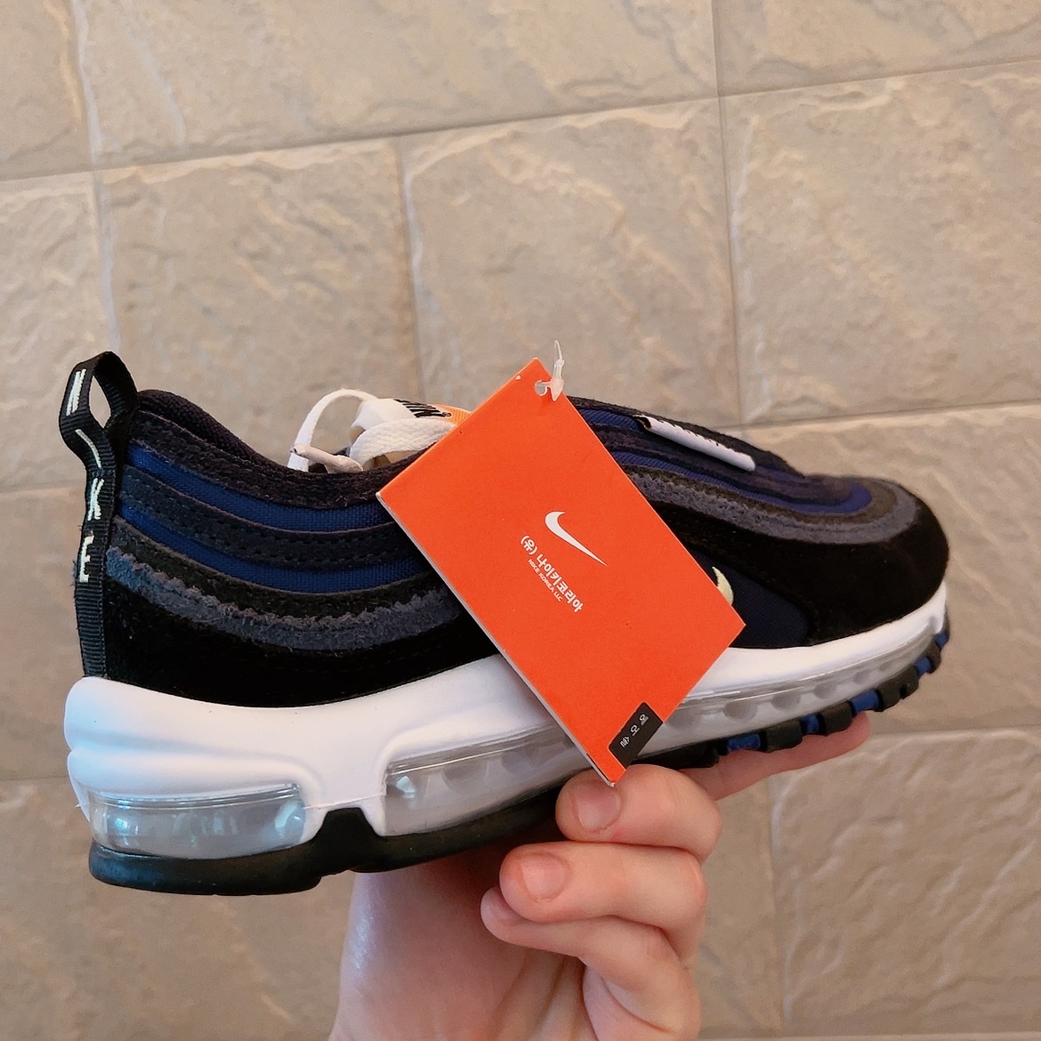 Nike Air Max 97 SE Air max Running Club Black Deep Royal Blue 착용 스타일 - 3
