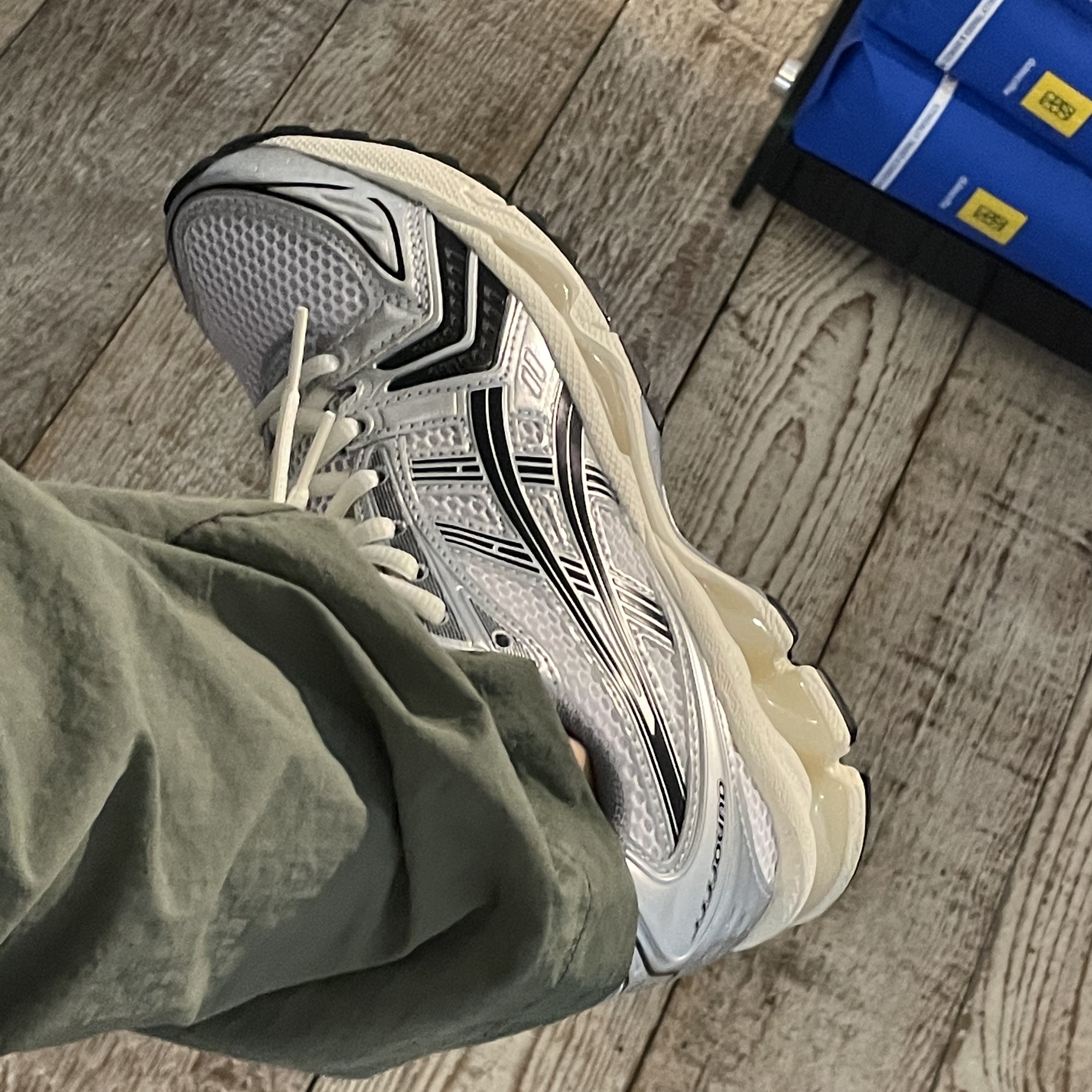 Asics x JJJJound Gel-Kayano 14 Silver Black 착용 스타일