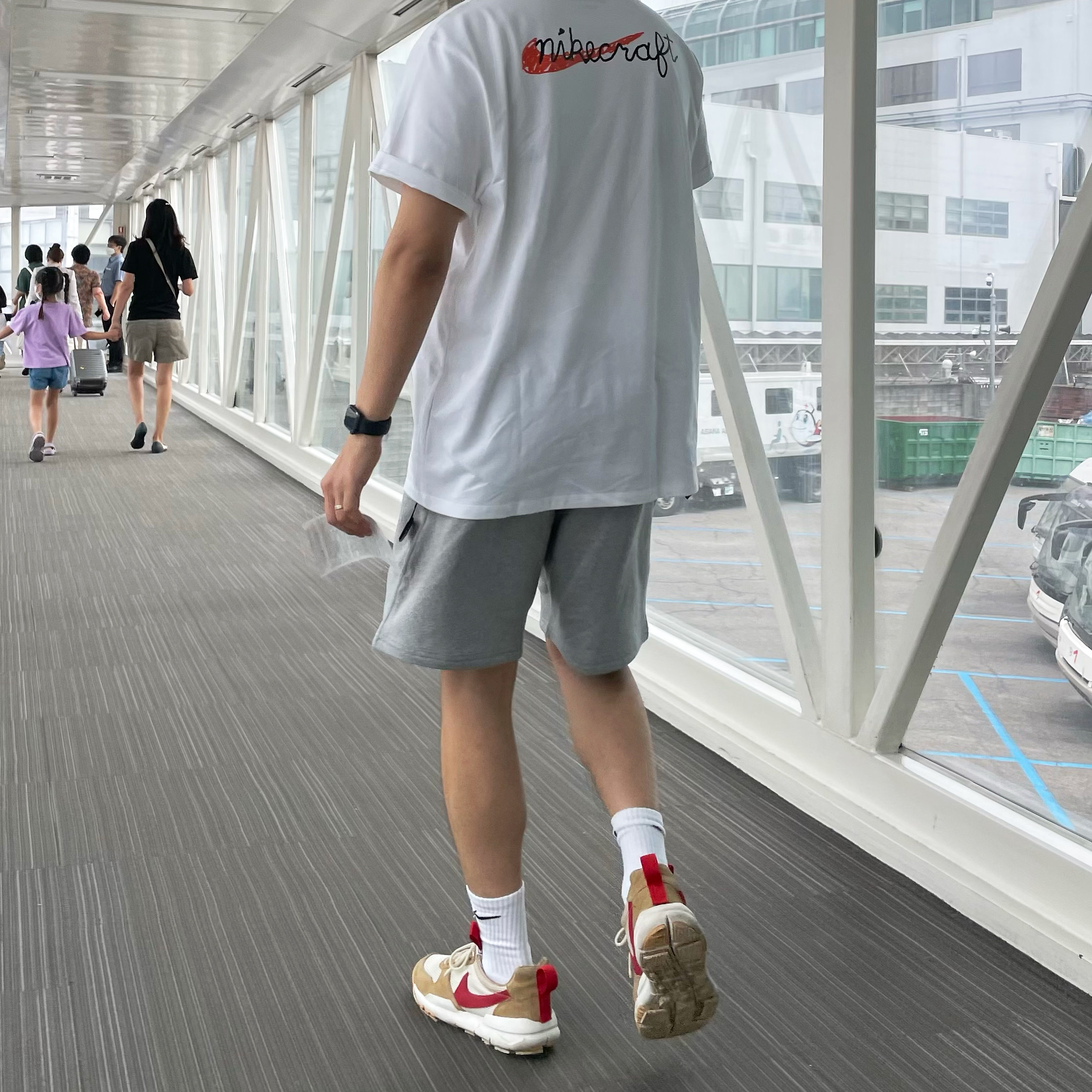 Nike x Tom Sachs Mars Yard Shoe 2.0 Space Camp, Nike NRG Solo Swoosh Fleece Shorts Dark Grey Heather - Asia 착용 스타일