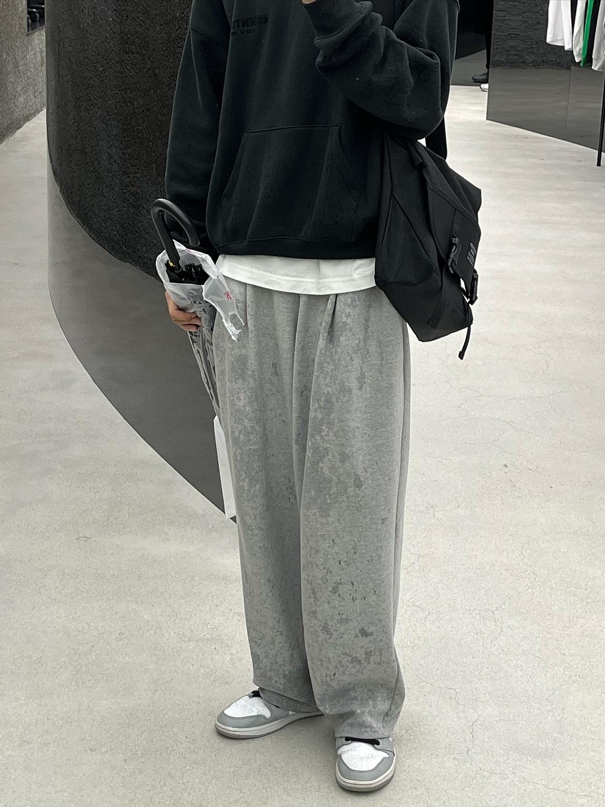 Essentials The Core Collection Hoodie Stretch Limo 착용 스타일 - 3