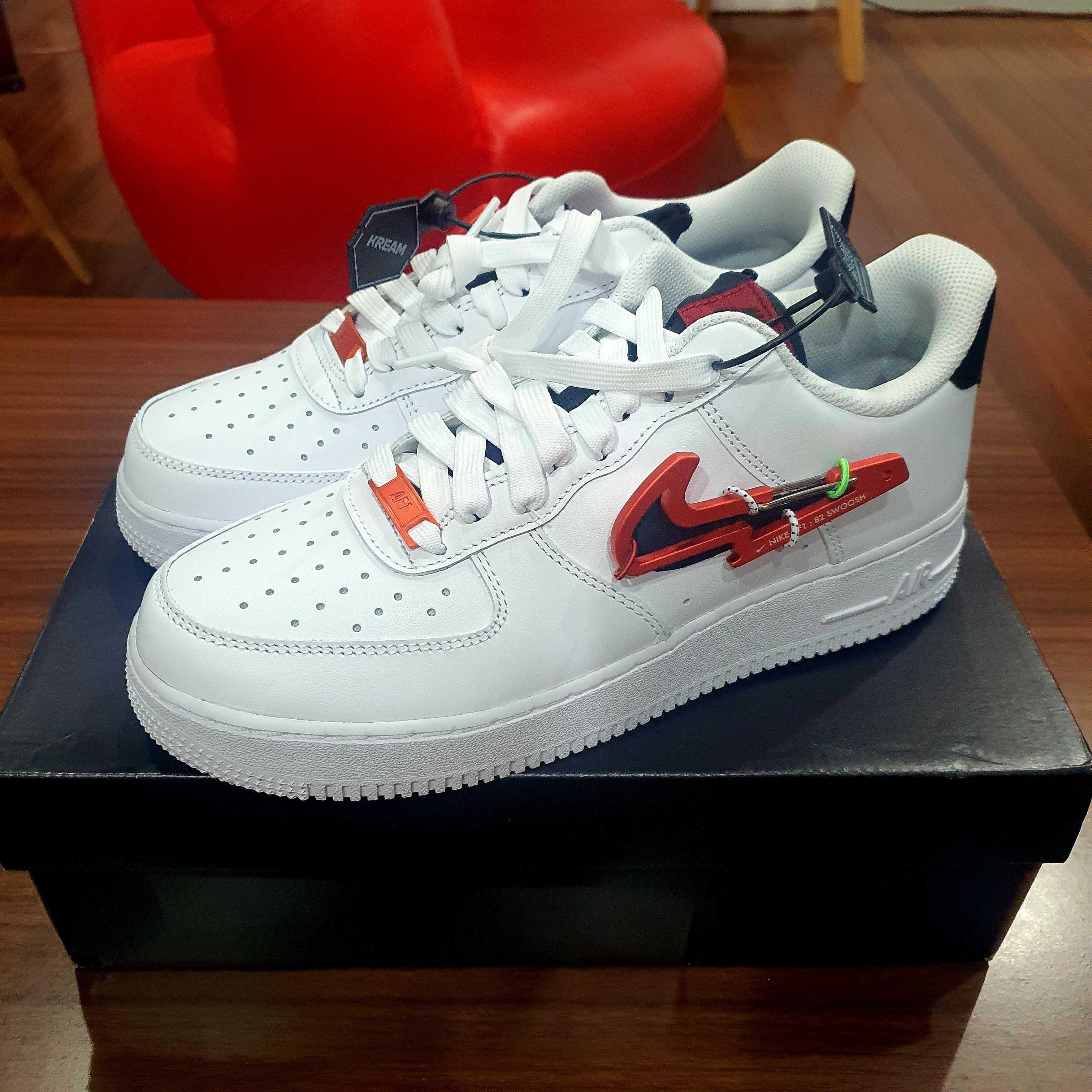 Nike Air Force 1 '07 PRM Carabiner Red 착용 스타일