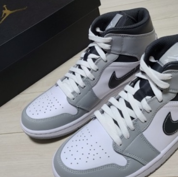Jordan 1 Mid Light Smoke Grey Anthracite 착용 스타일