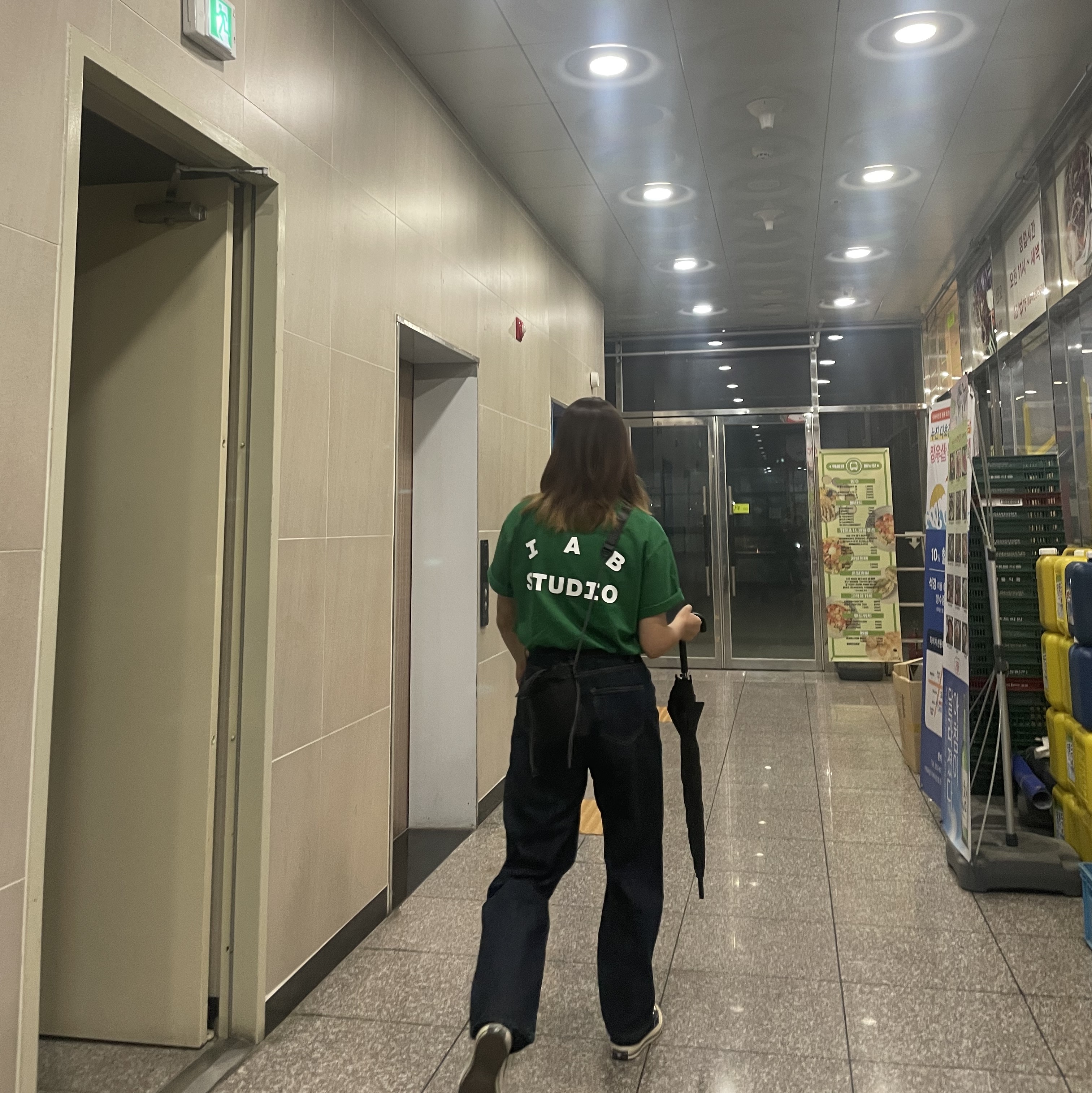 IAB Studio T-Shirt Green - 22FW 착용 스타일 - 3