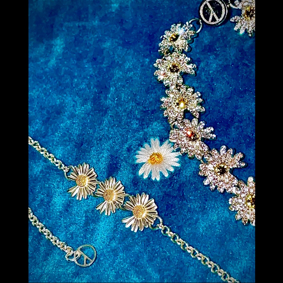 Peaceminusone Daisy Bracelet #4, Peaceminusone Daisy Bracelet #1 Silver 착용 스타일