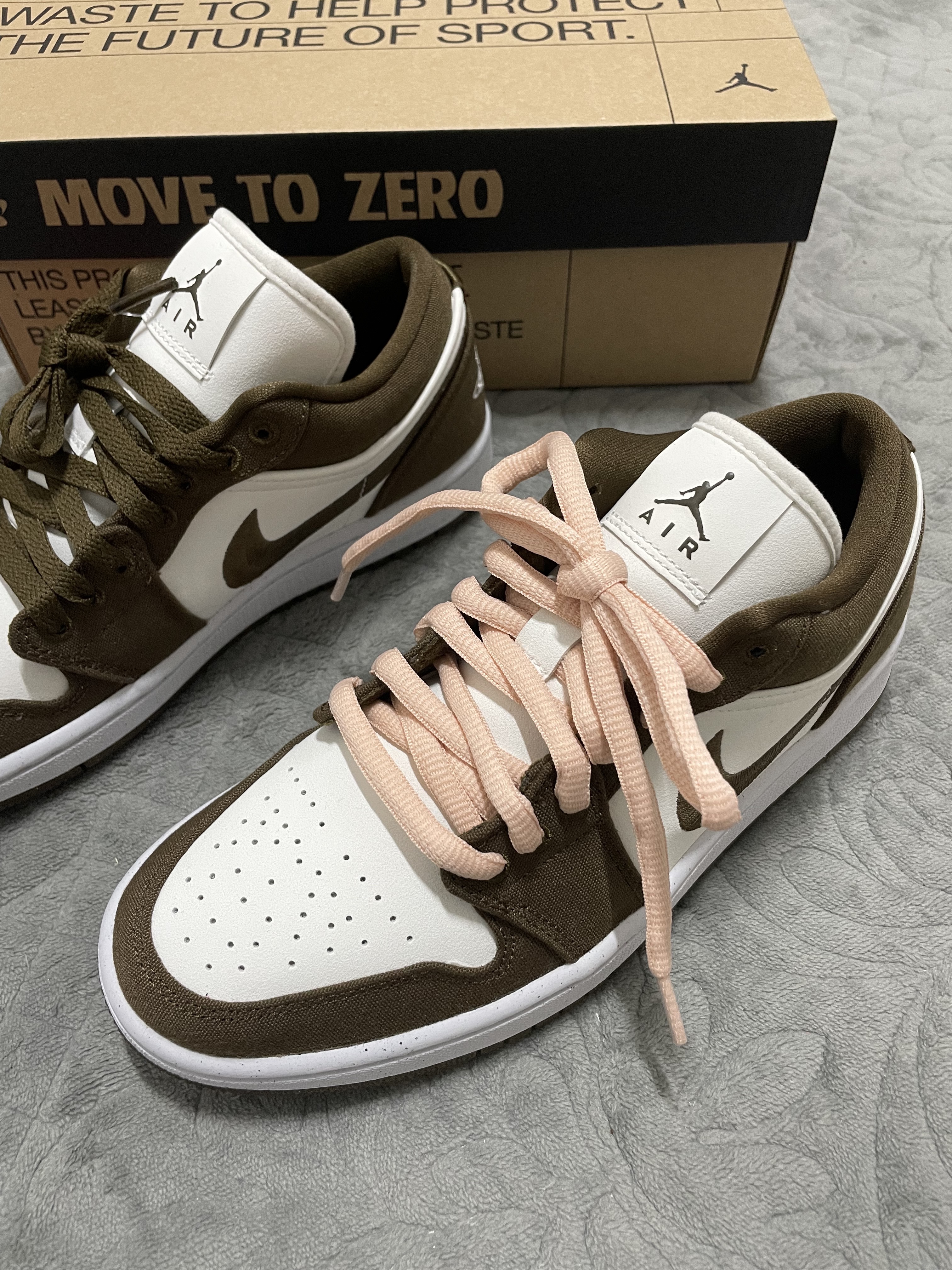 (W) Jordan 1 Low SE Light Olive 착용 스타일 - 4