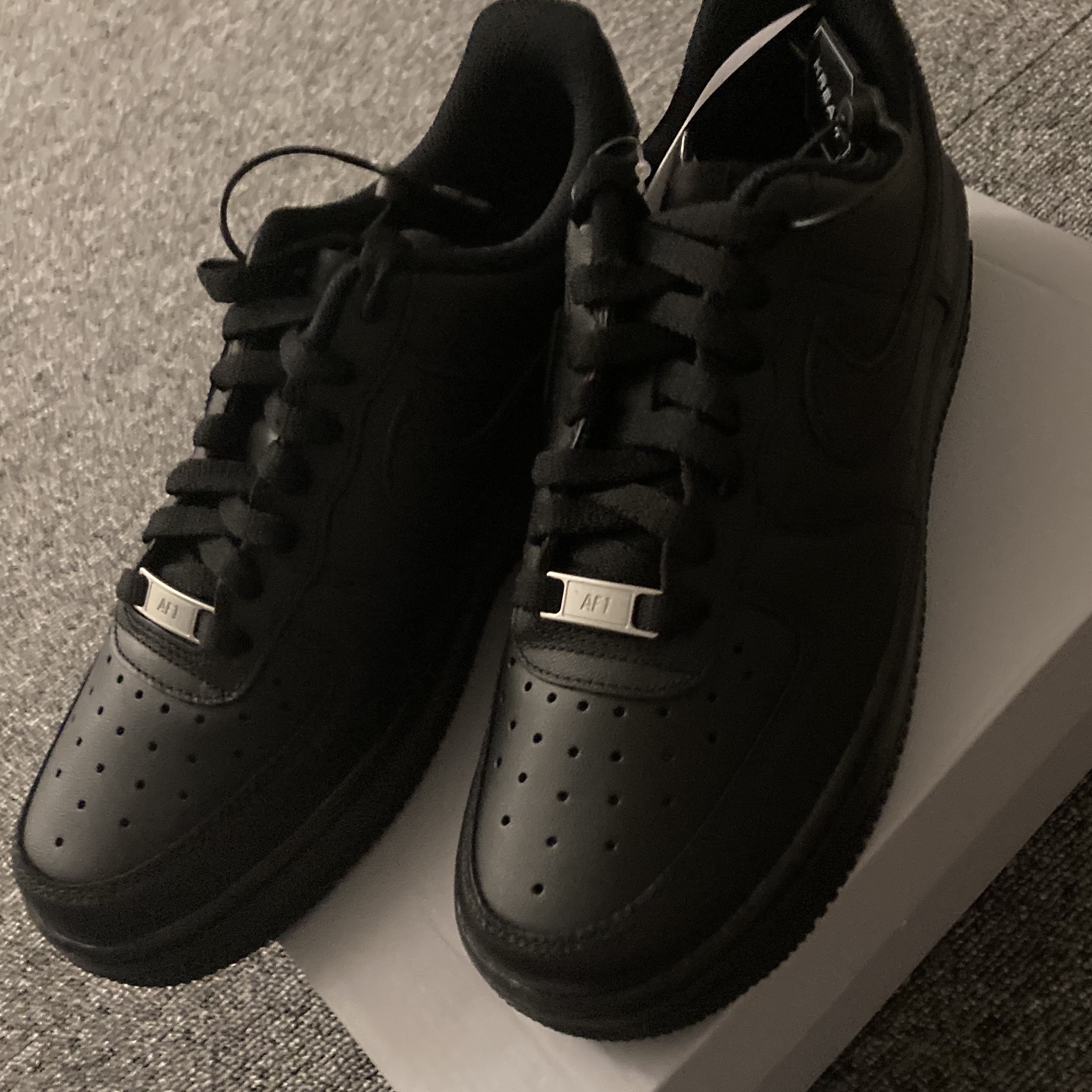 (W) Nike Air Force 1 '07 Low Triple Black, Nike Air Force 1 '07 Low Triple Black 착용 스타일