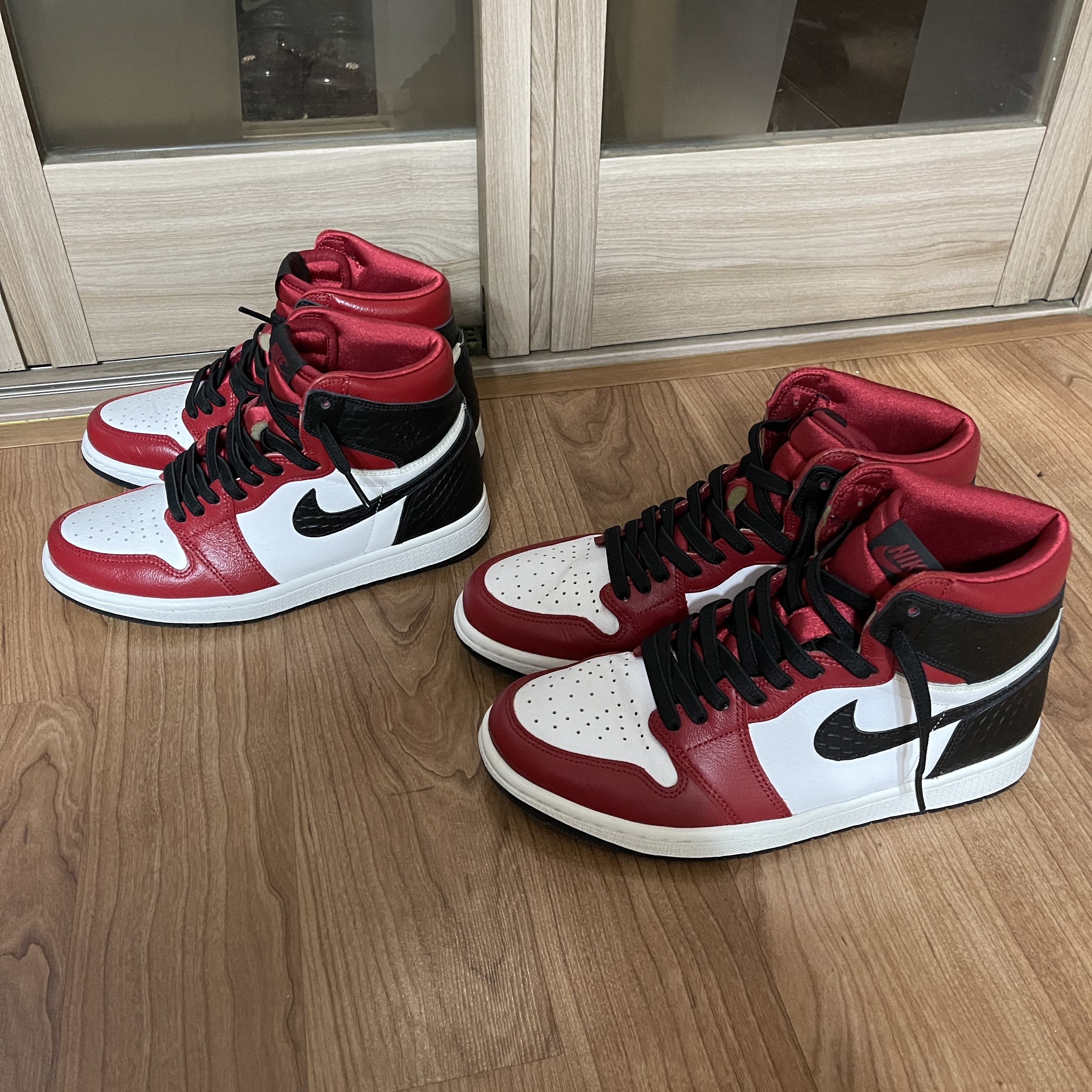 (W) Jordan 1 Retro High Satin Red 착용 스타일