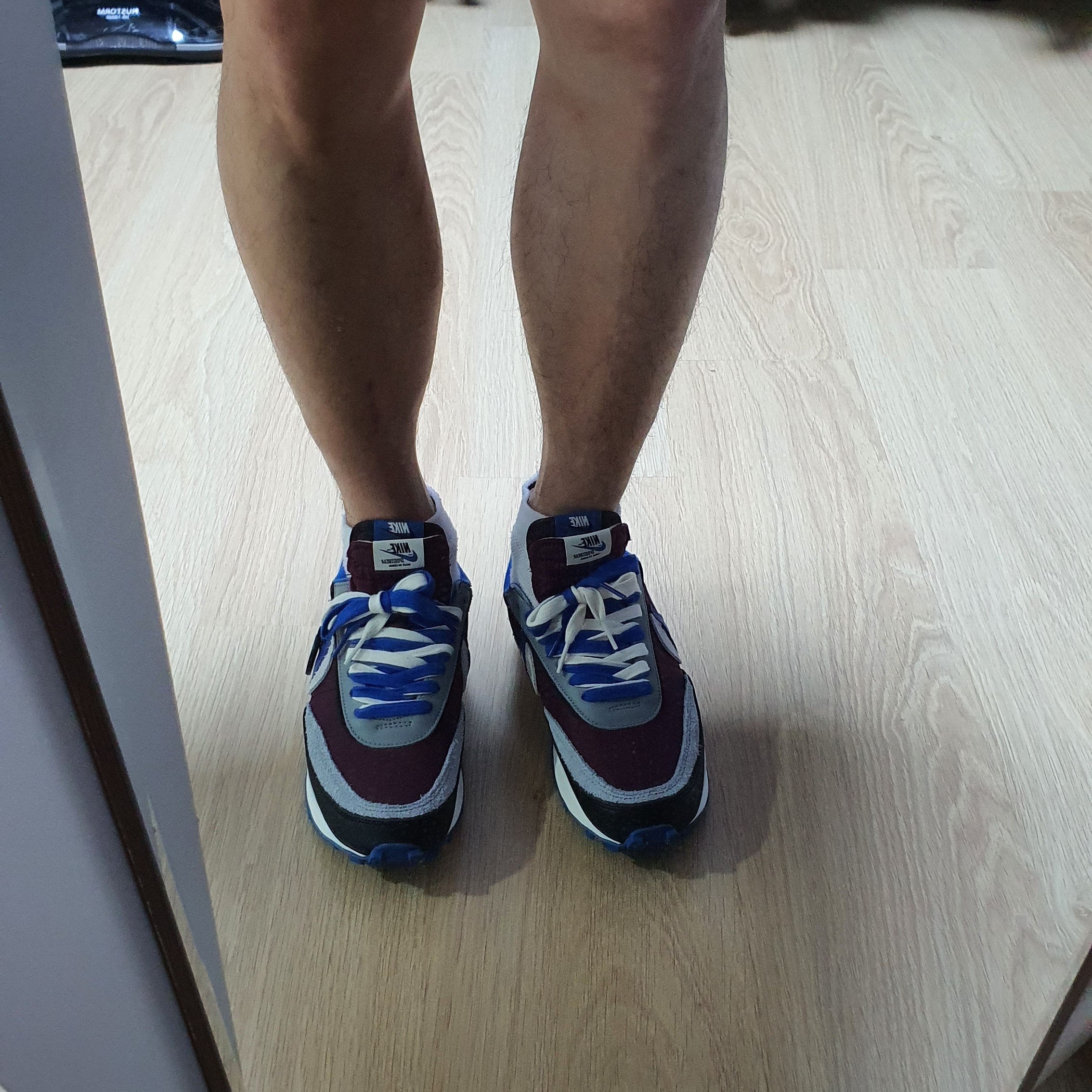 Nike x Sacai x Undercover LDWaffle Night Maroon Team Royal 착용 스타일 - 2
