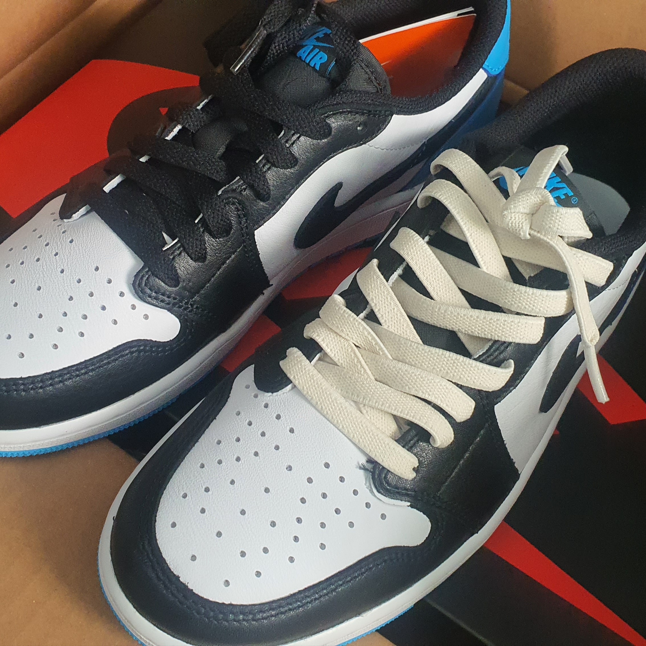 Jordan 1 Retro Low OG Black and Dark Powder Blue 착용 스타일 - 2