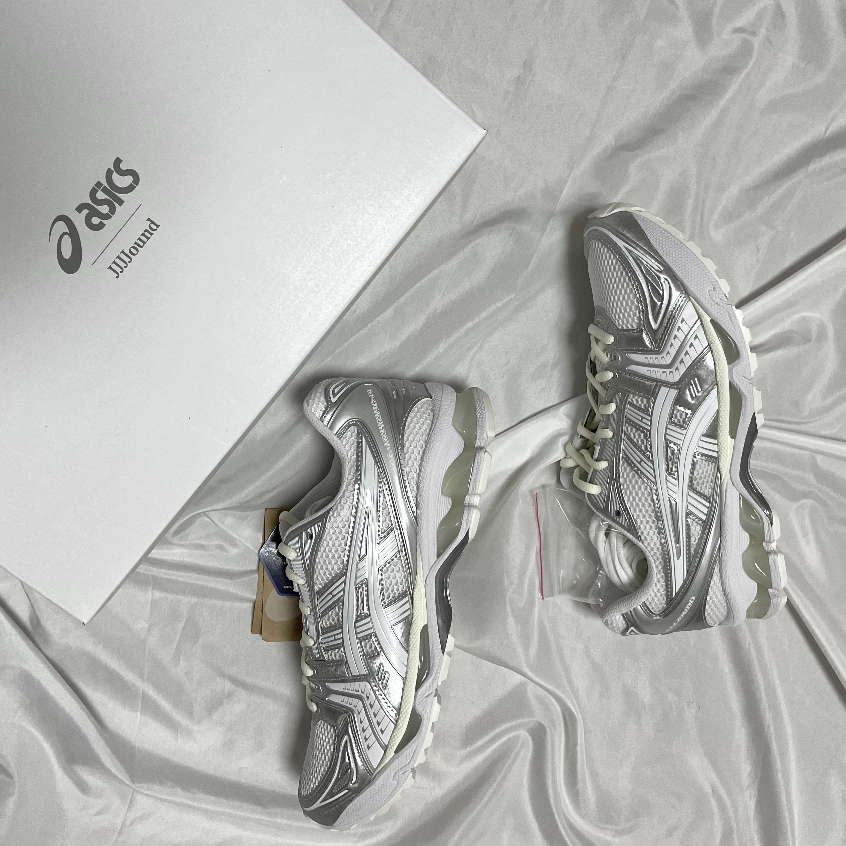 Asics x JJJJound Gel-Kayano 14 Silver White 착용 스타일