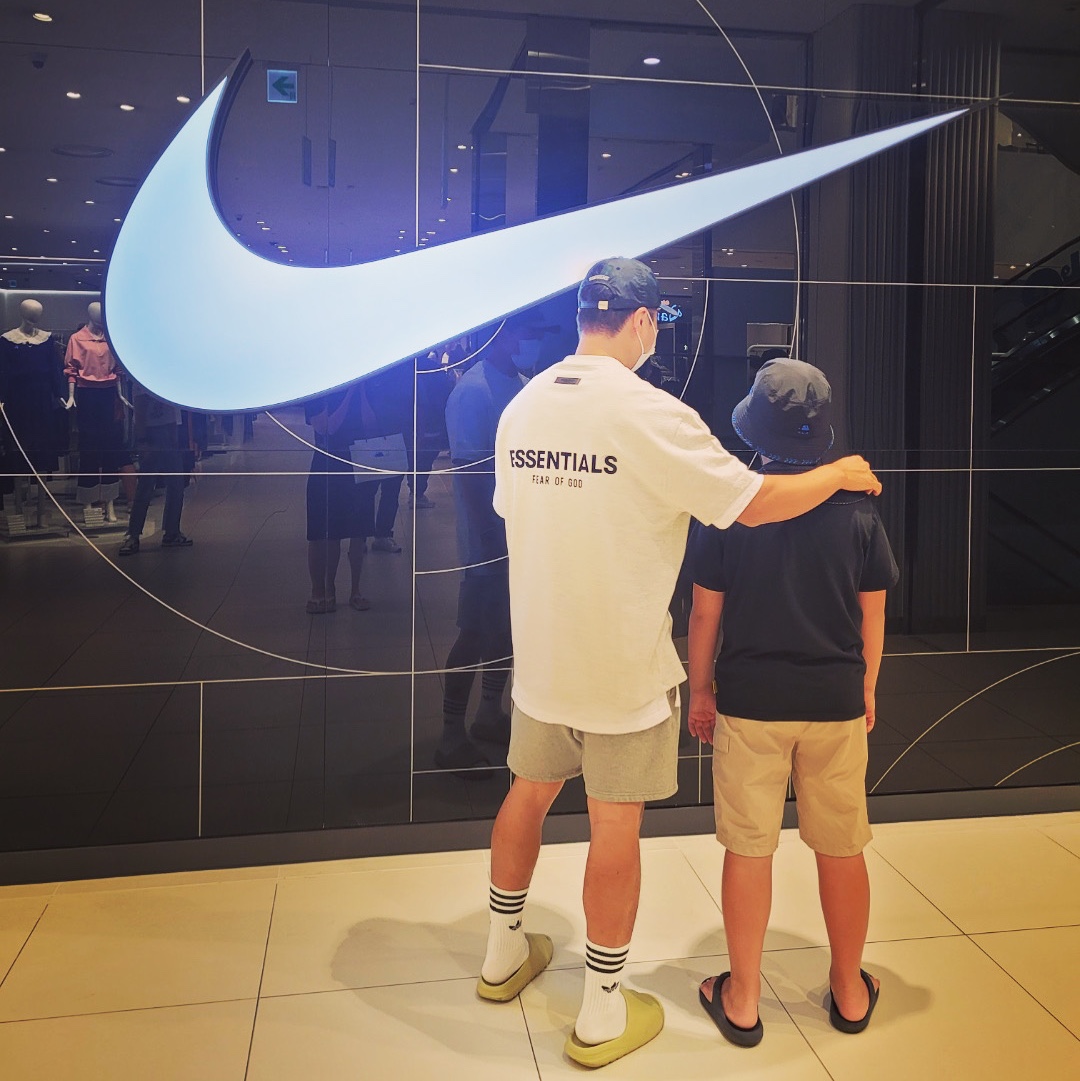 Supreme x Stone Island Painted Camo Nylon 6-Panel Dark Teal - 20FW, Essentials The Core Collection Sweatshorts Dark Oatmeal 착용 스타일