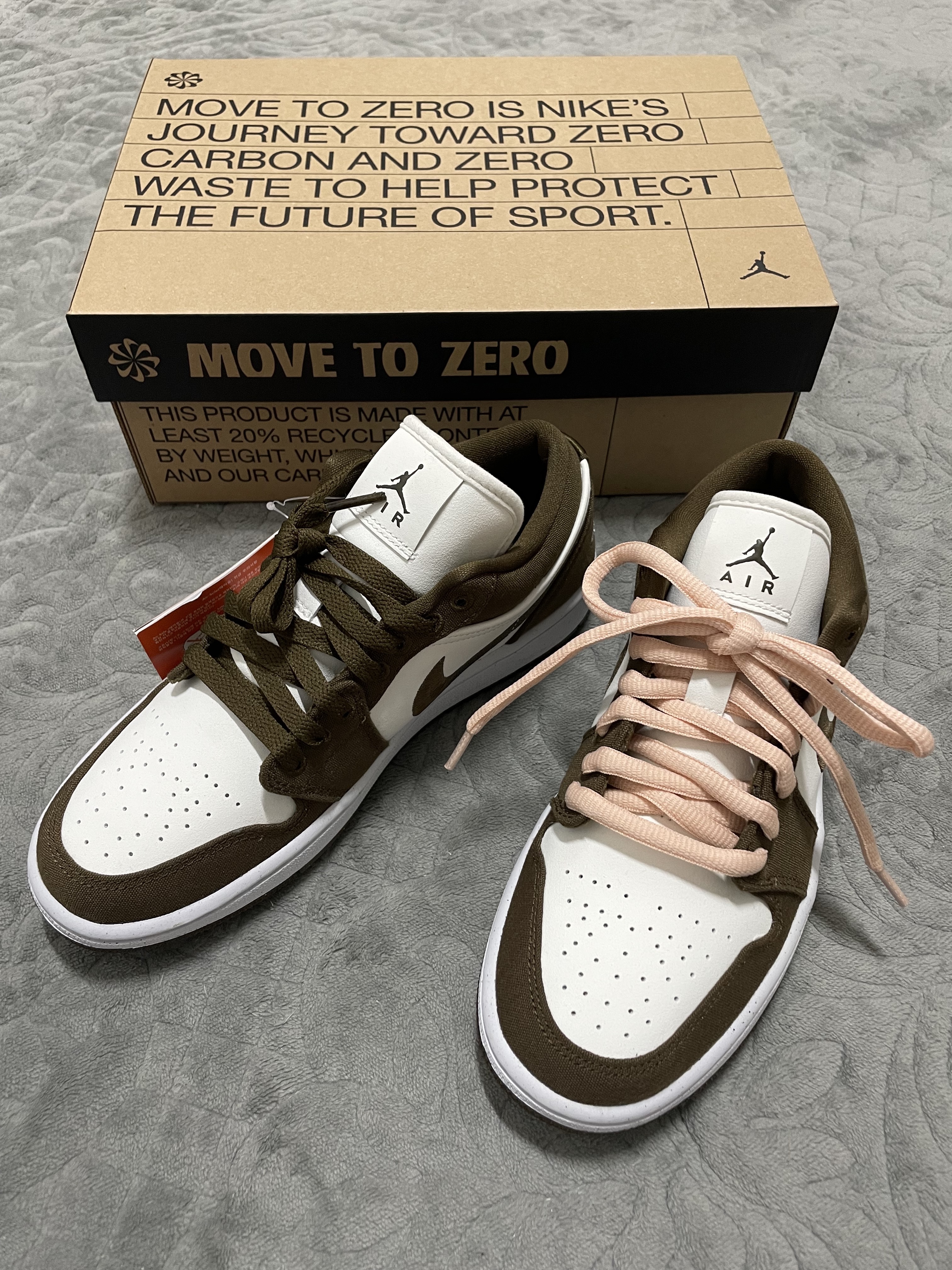 (W) Jordan 1 Low SE Light Olive 착용 스타일 - 3