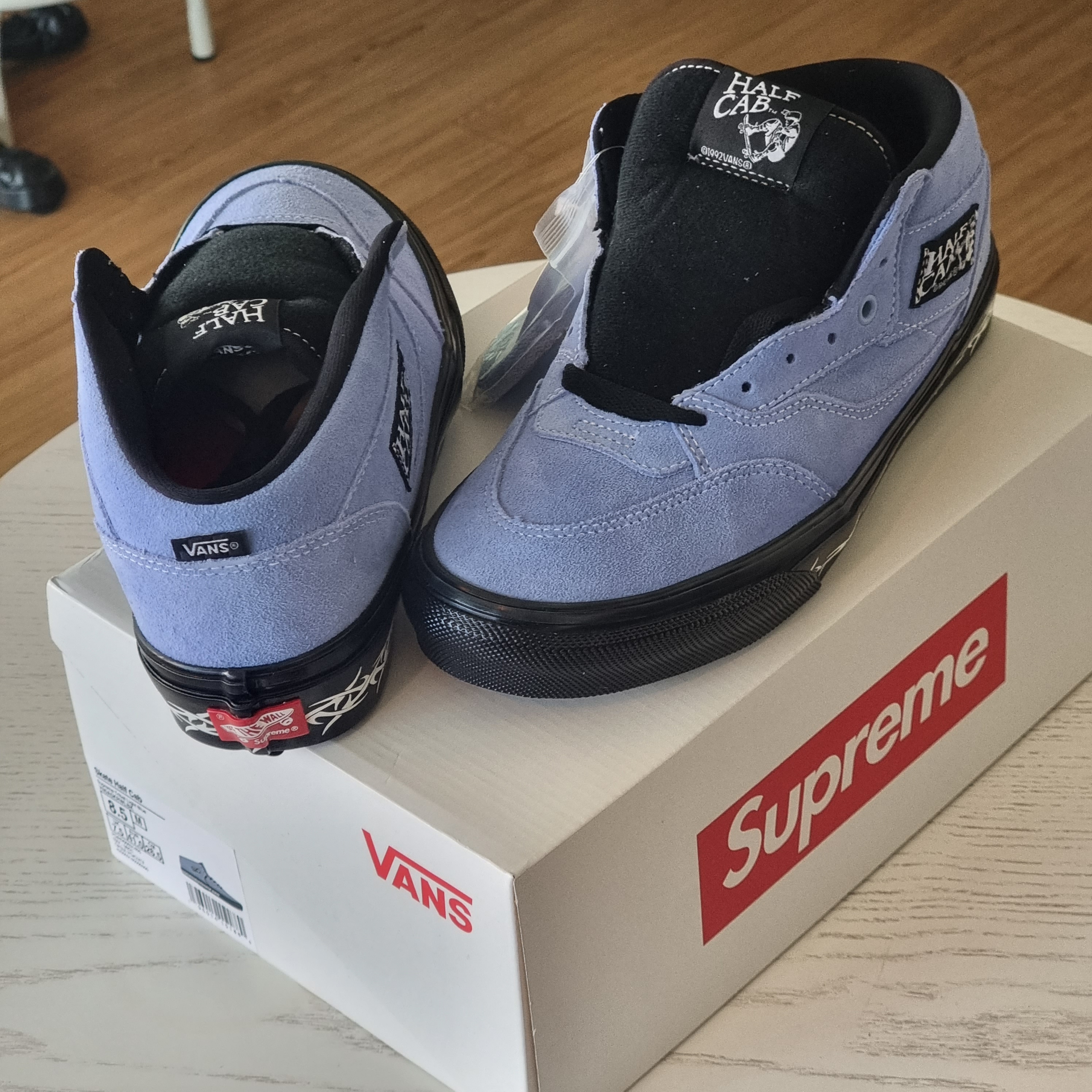 Vans x Supreme Skate Half Cab Tribal Light Blue 착용 스타일 - 2