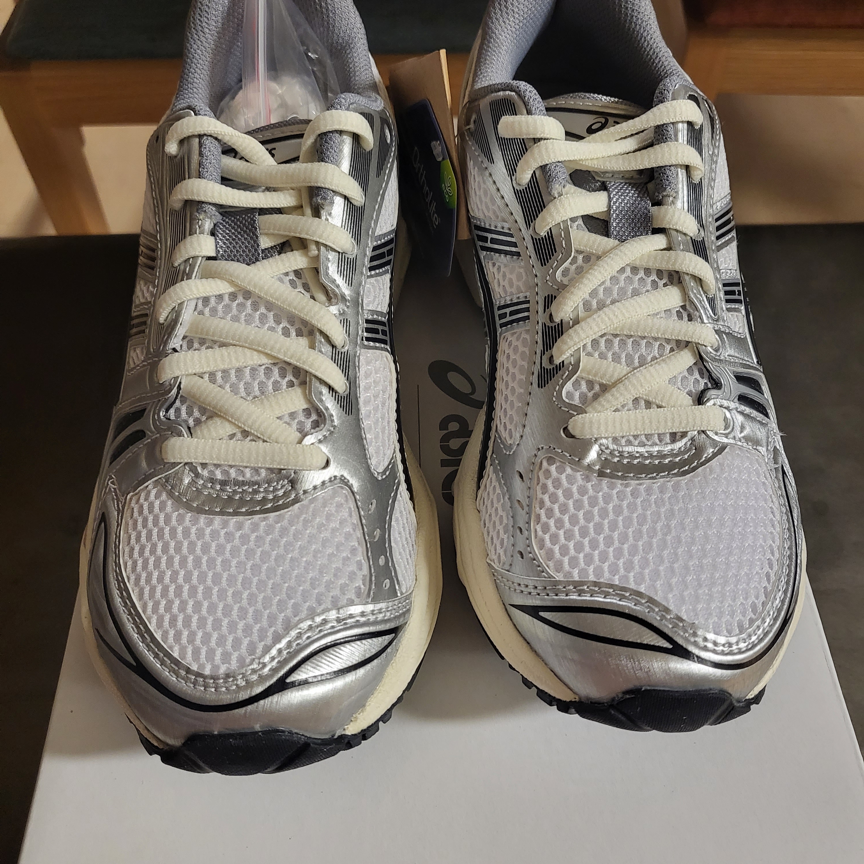 Asics x JJJJound Gel-Kayano 14 Silver Black 착용 스타일 - 3