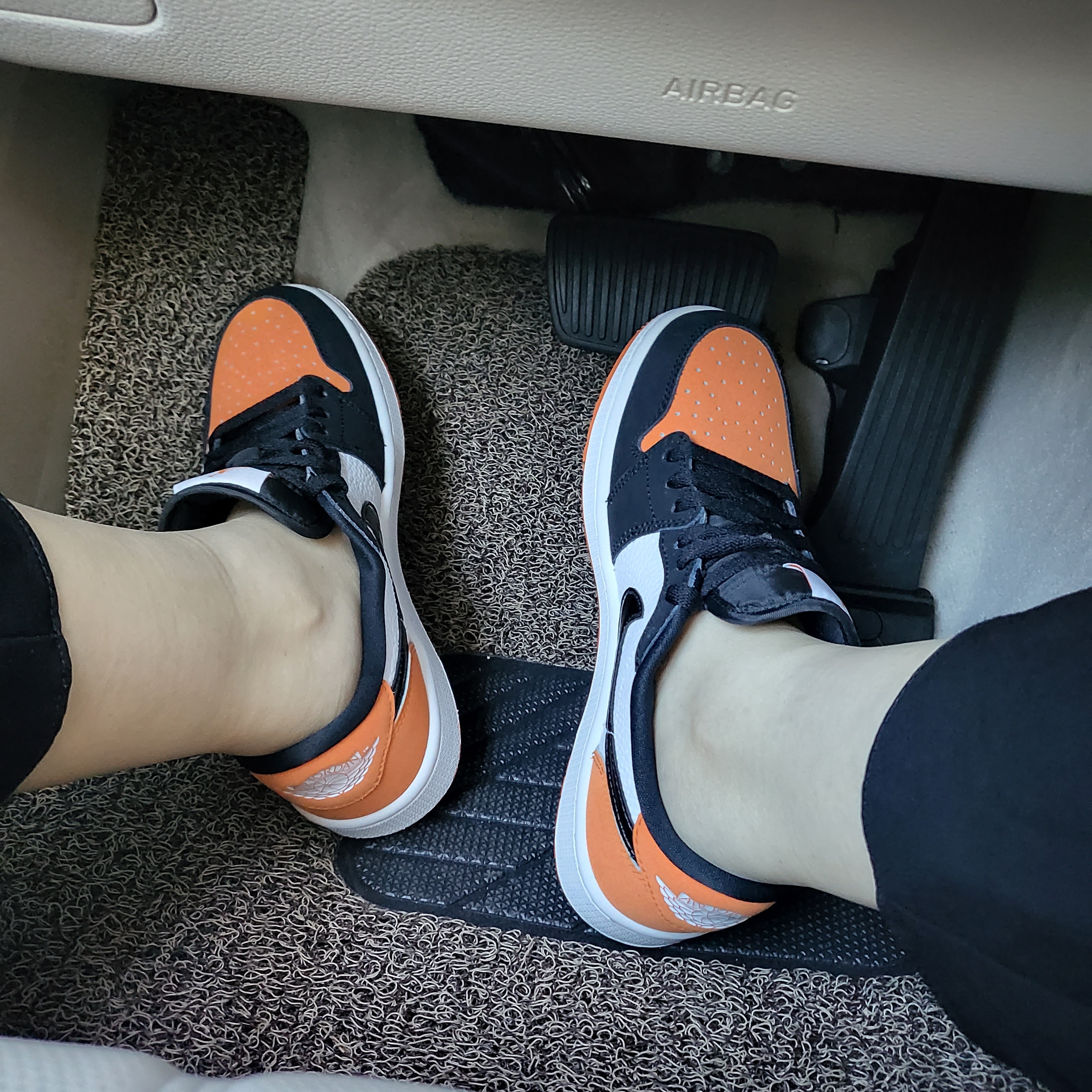 Jordan 1 Low Golf Starfish 착용 스타일