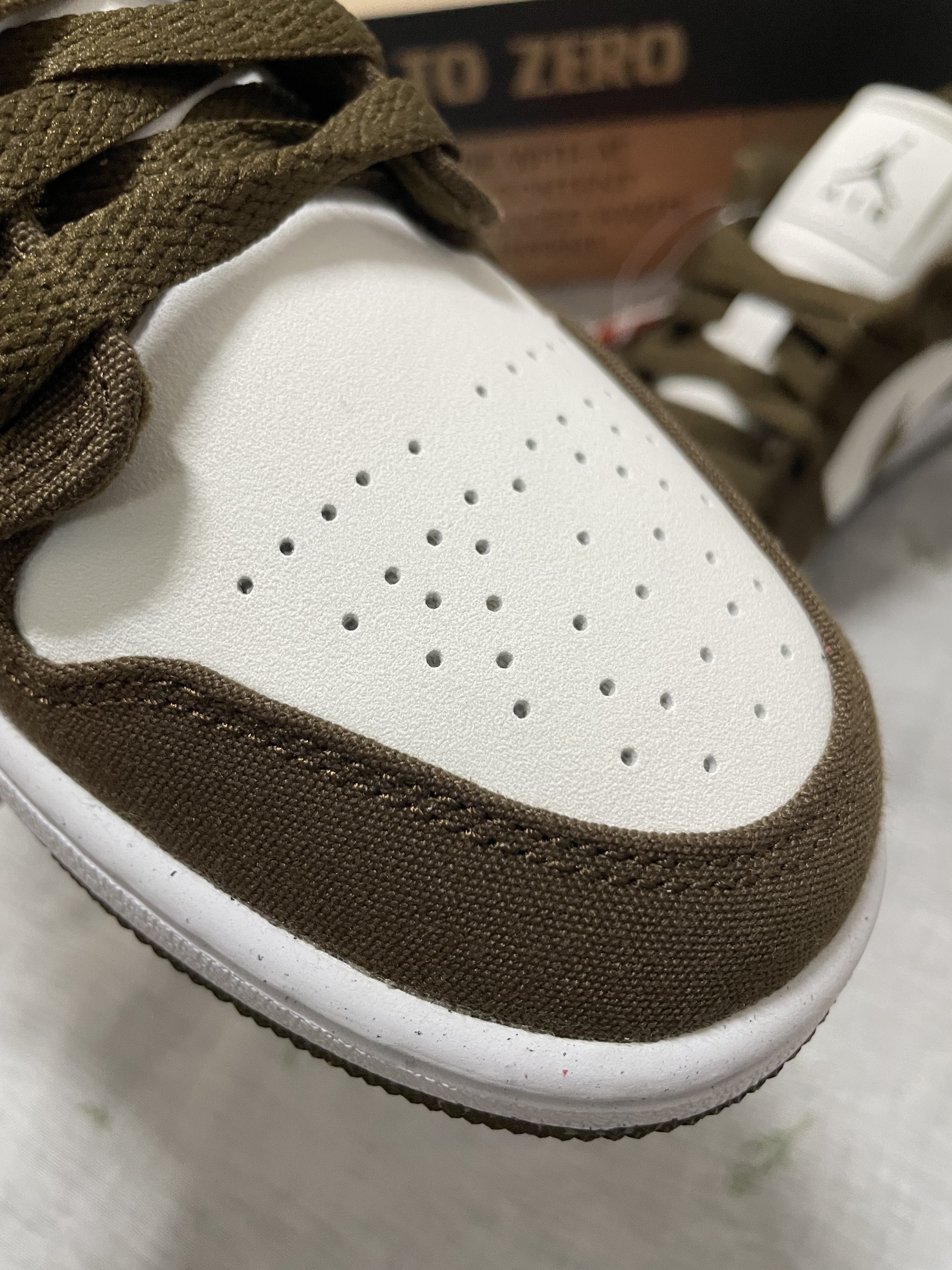 (W) Jordan 1 Low SE Light Olive 착용 스타일 - 3