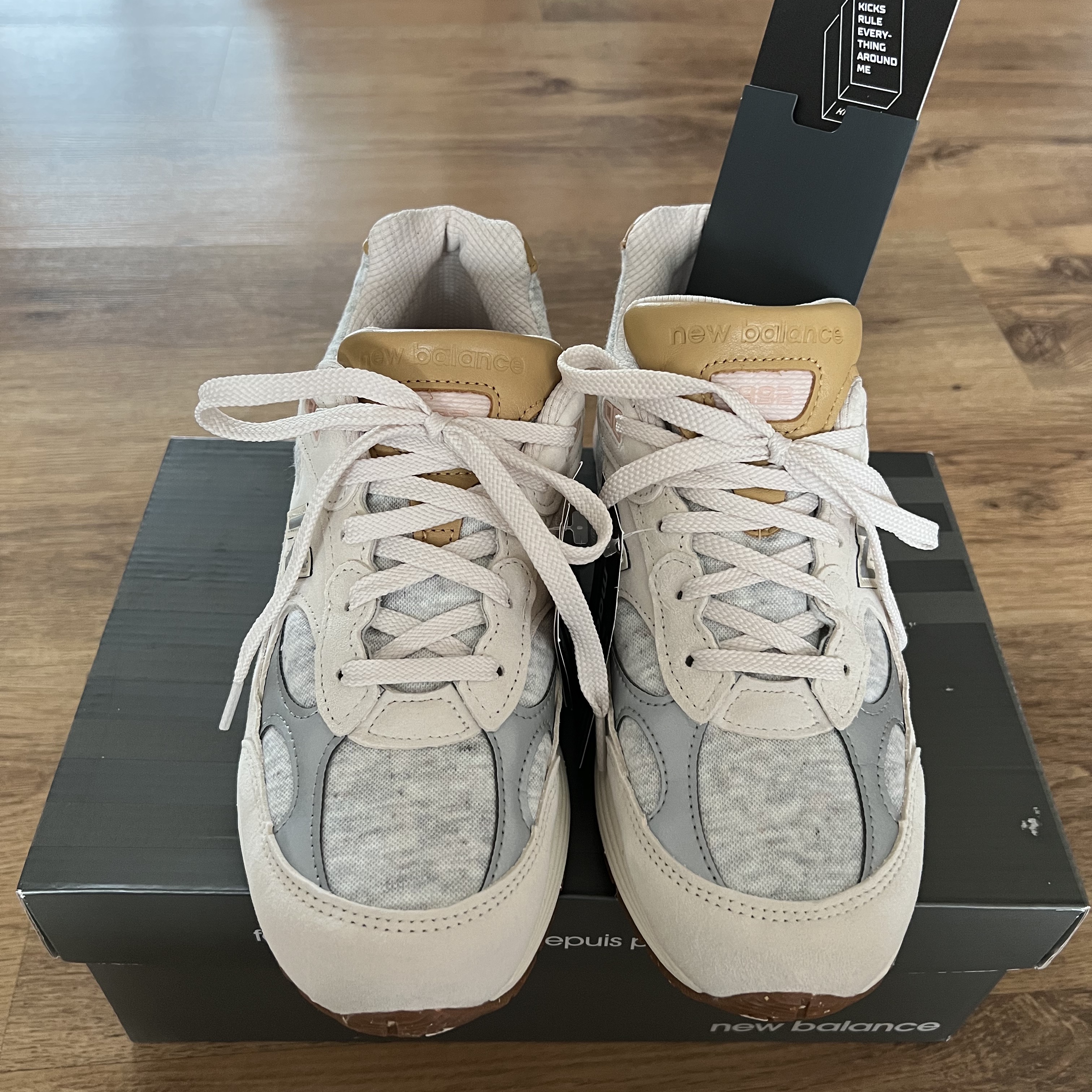 (W) New Balance 992 Made in USA Raw Silk 착용 스타일 - 1