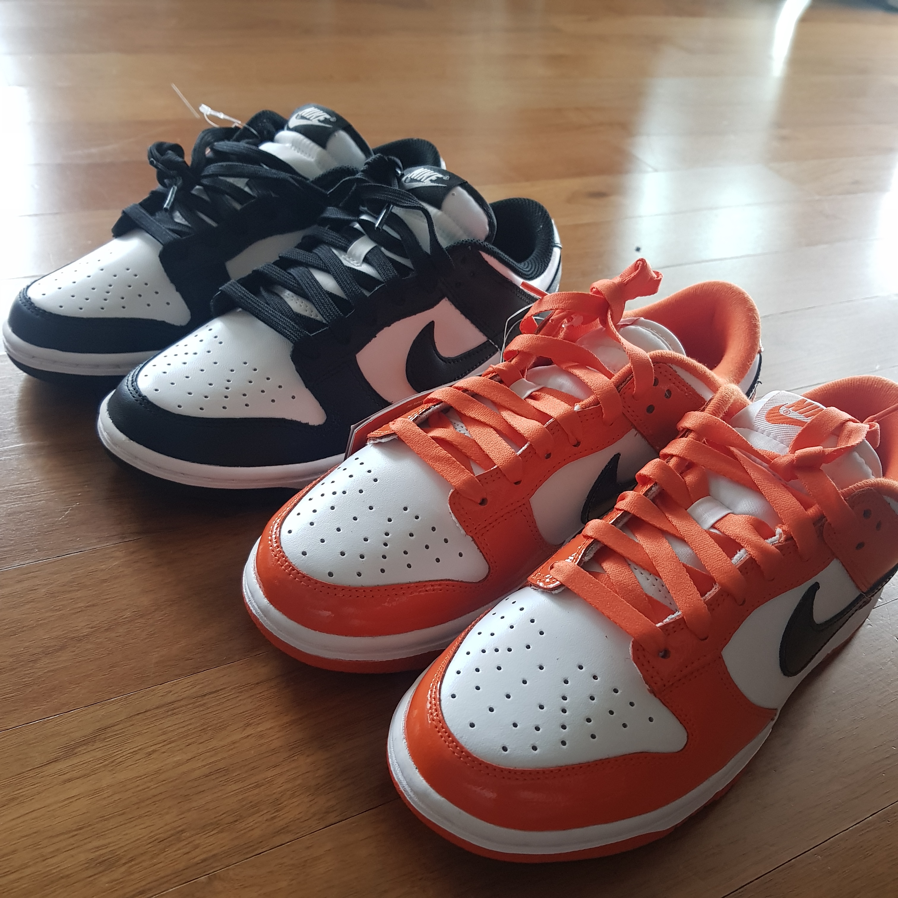 (W) Nike Dunk Low Black, (W) Nike Dunk Low Essential Brilliant Orange 착용 스타일