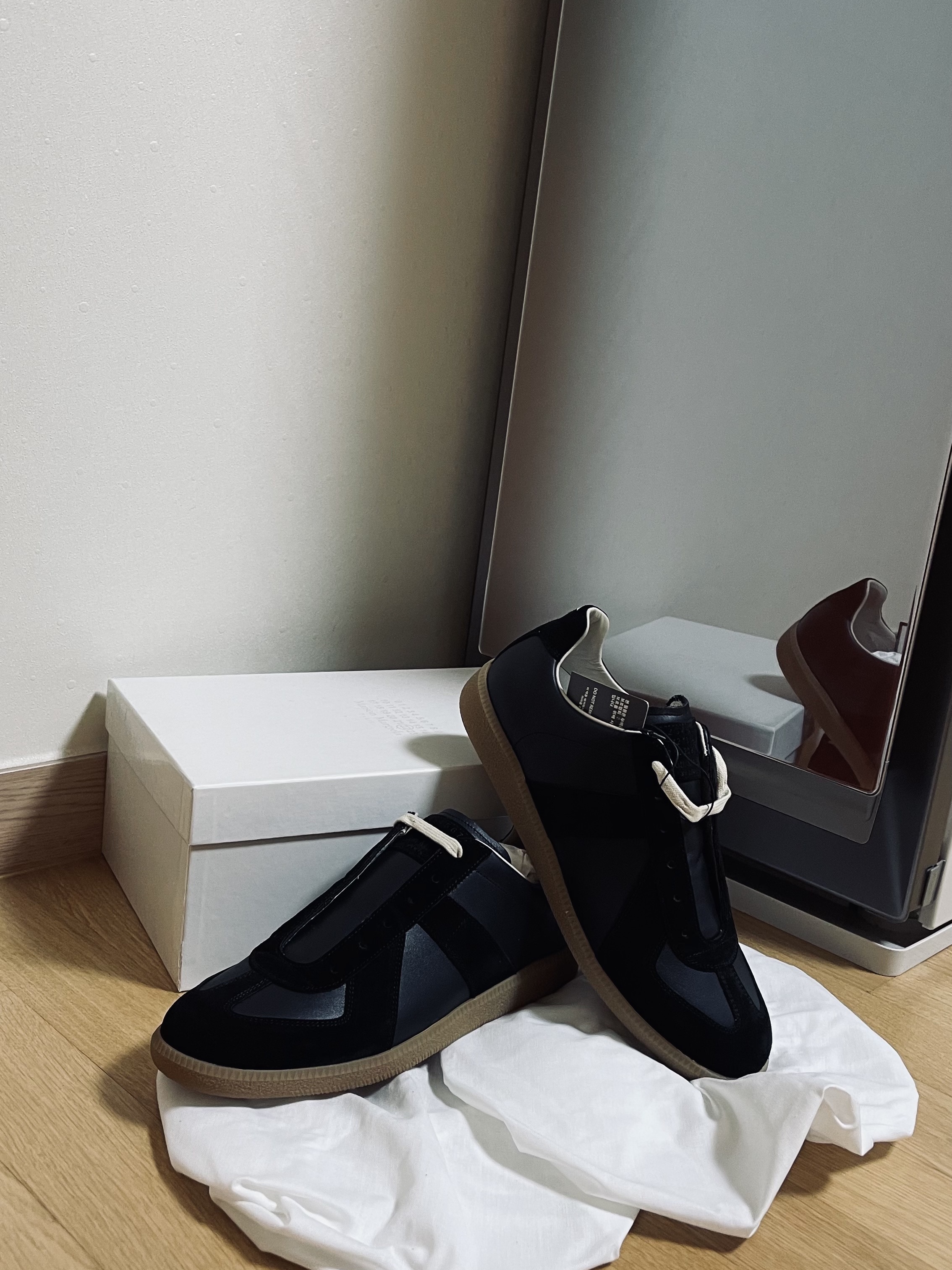 Maison Margiela Calfskin Replica Sneakers Black 착용 스타일