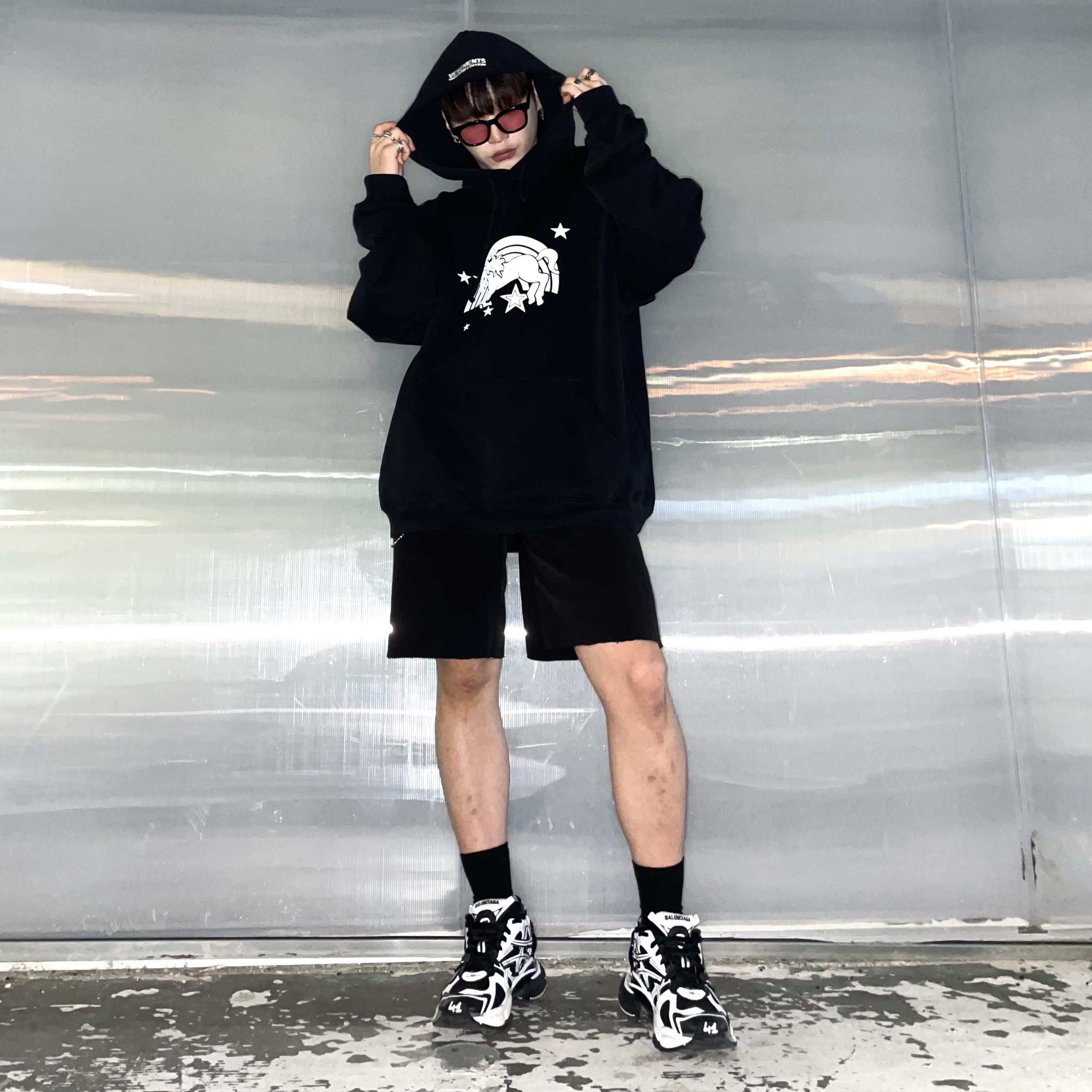 Balenciaga Runner Sneakers Black White 착용 스타일