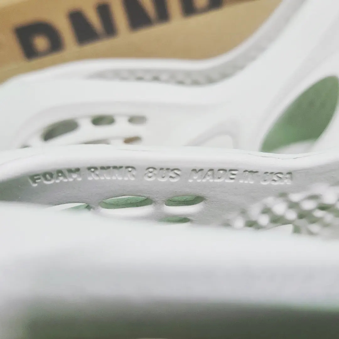Adidas Yeezy Foam RNNR Ararat 착용 스타일 - 4