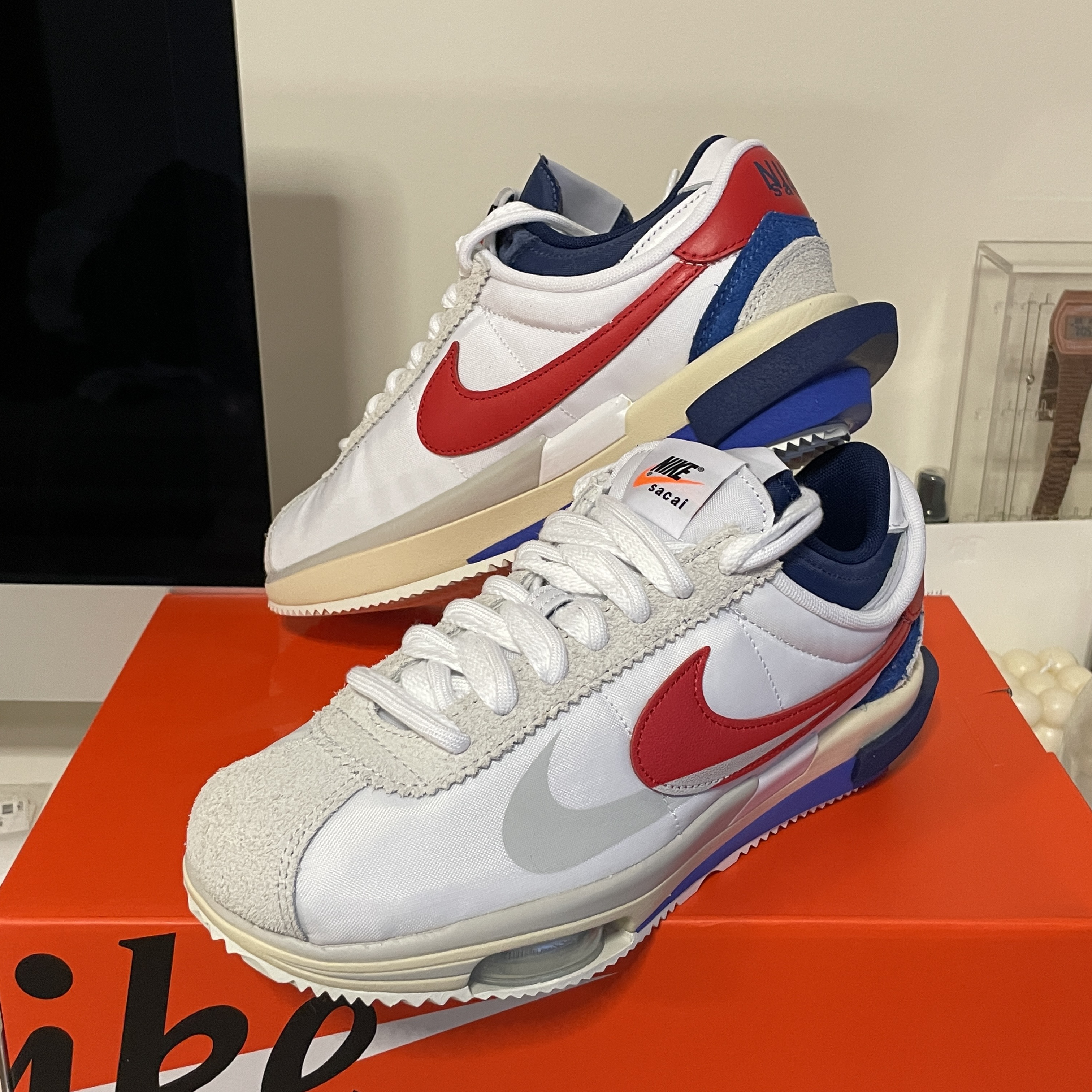 Nike x Sacai Zoom Cortez SP White and University Red 착용 스타일 - 1