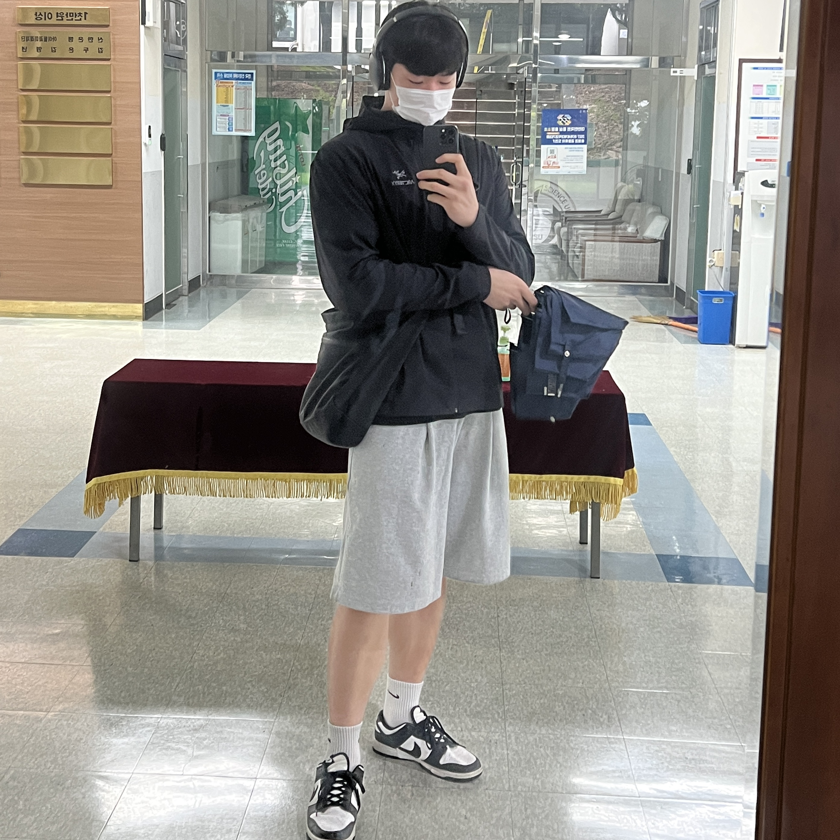 Nike Dunk Low Retro Black, Arc'teryx Gamma SL Hoody Black 착용 스타일