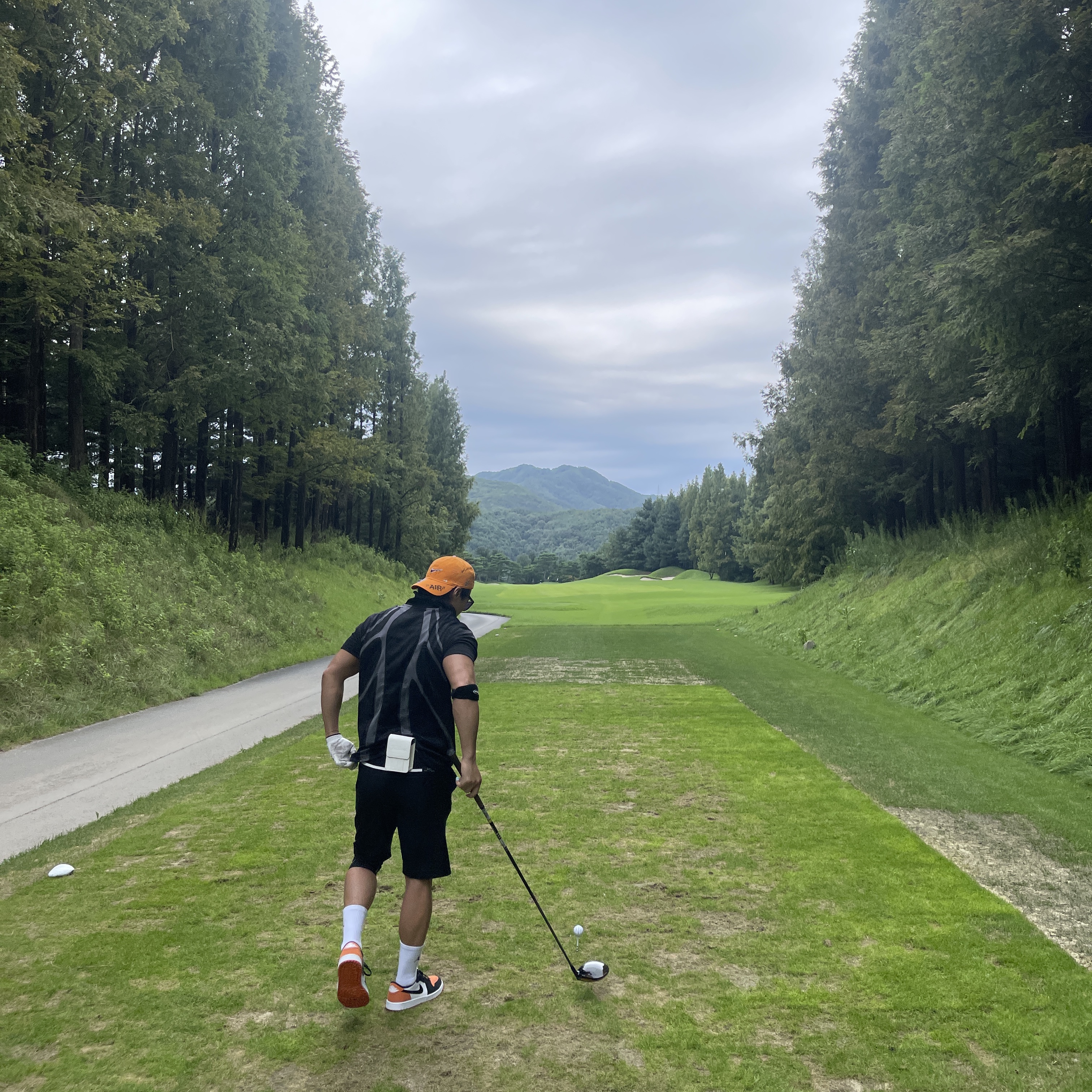 Jordan 1 Low Golf Starfish, Nike x Drake Nocta Golf Polo Black - Asia 착용 스타일 - 2