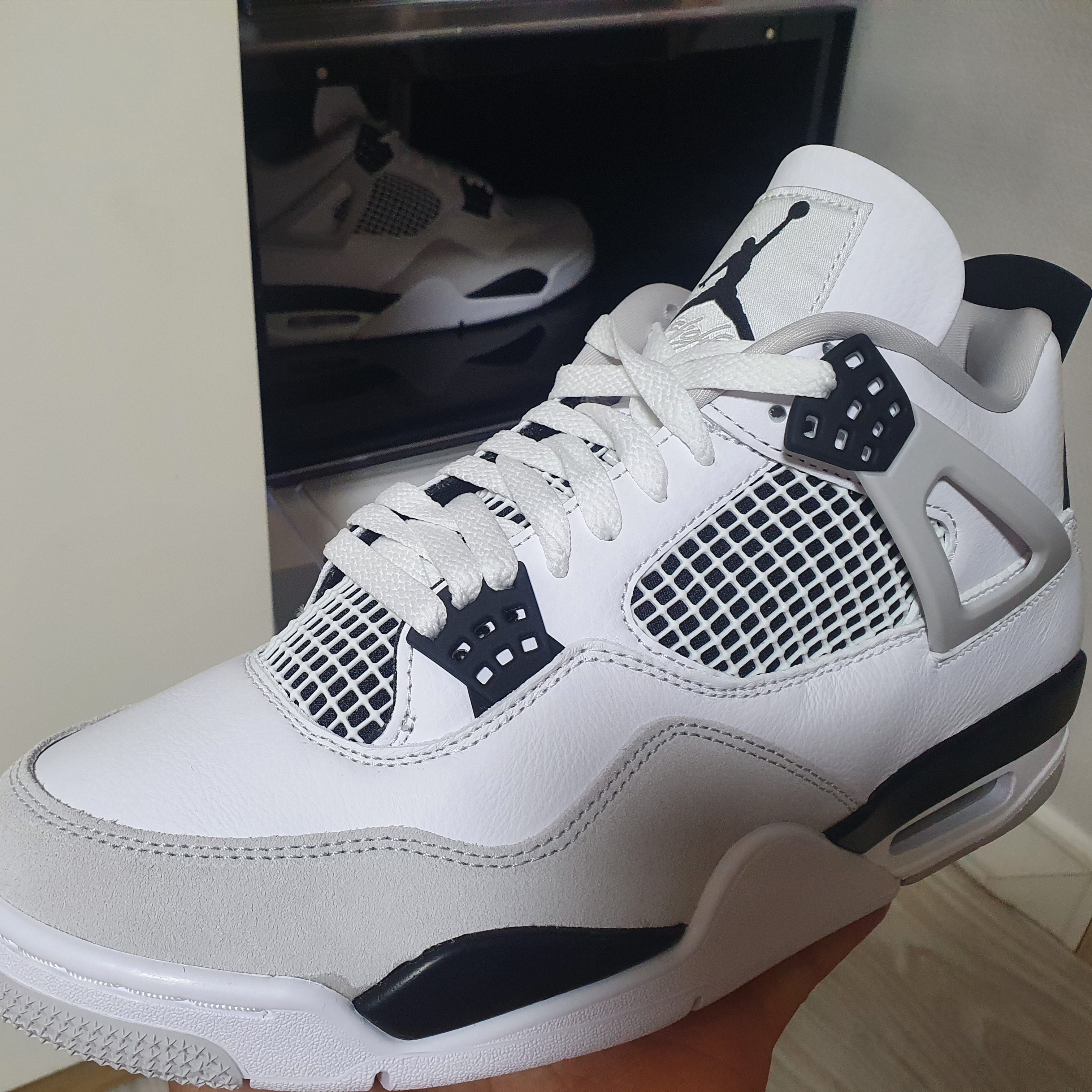Jordan 4 Retro White and Black 착용 스타일