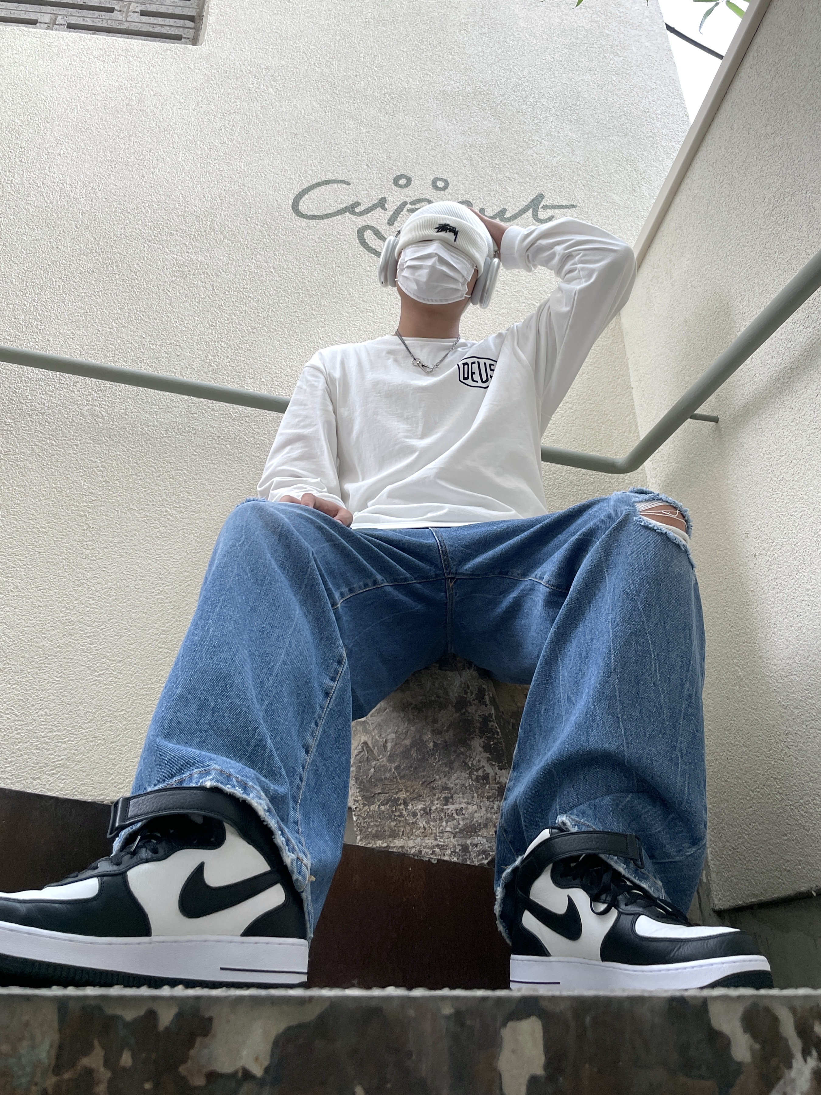 Nike x Stussy Air Force 1 '07 Mid SP Black and Light Bone, Nike x Stussy NRG Cuffed Beanie Summit White 착용 스타일 - 3