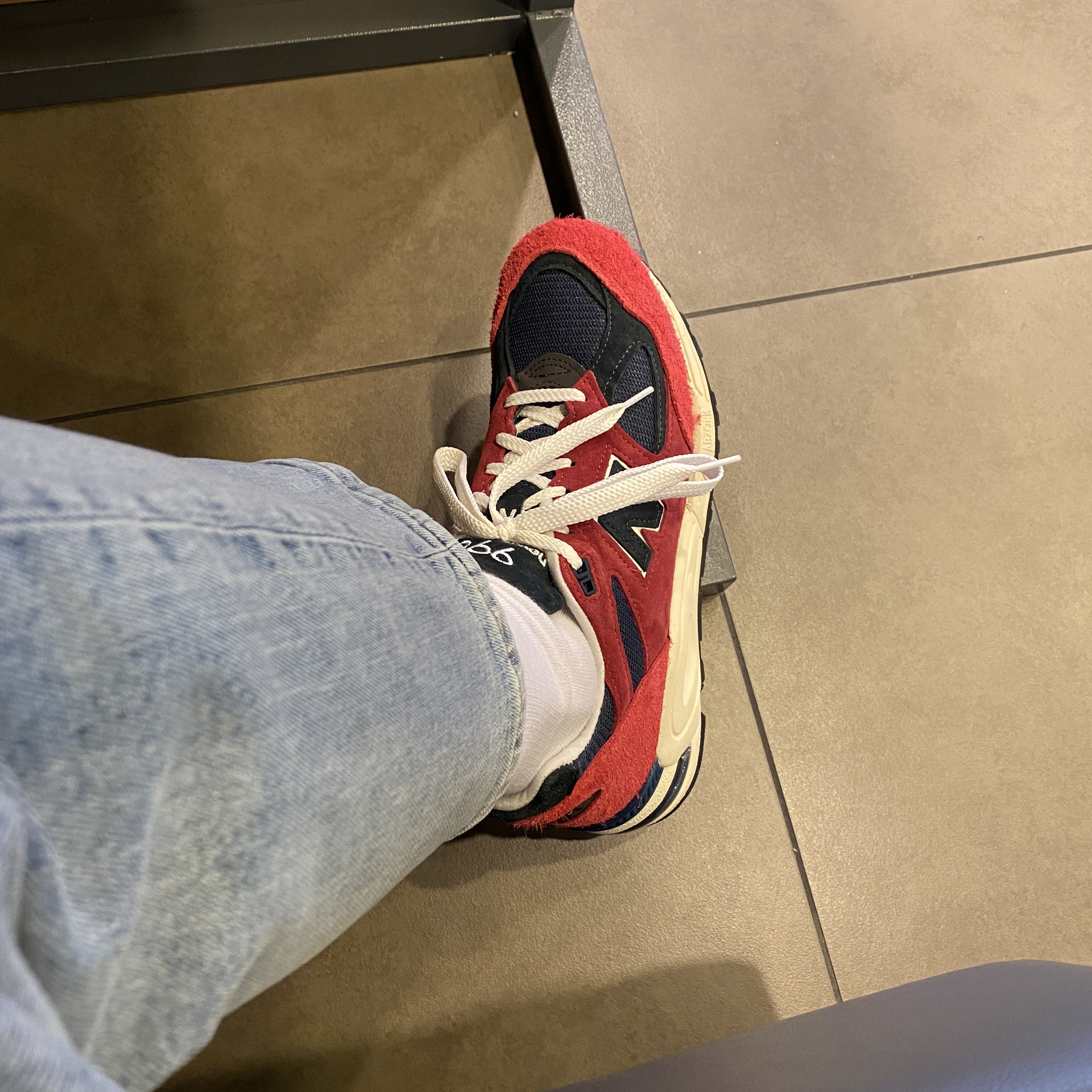 New Balance 990v2 Made in USA Chrysanthemum Navy 착용 스타일 - 4