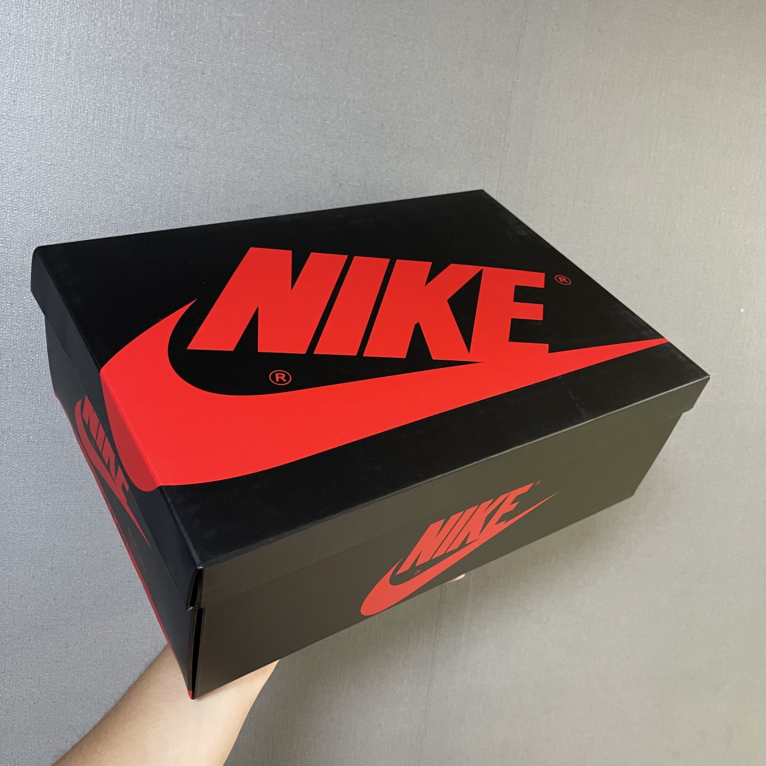 Jordan 1 Retro Low OG Black and Dark Powder Blue 착용 스타일 - 1