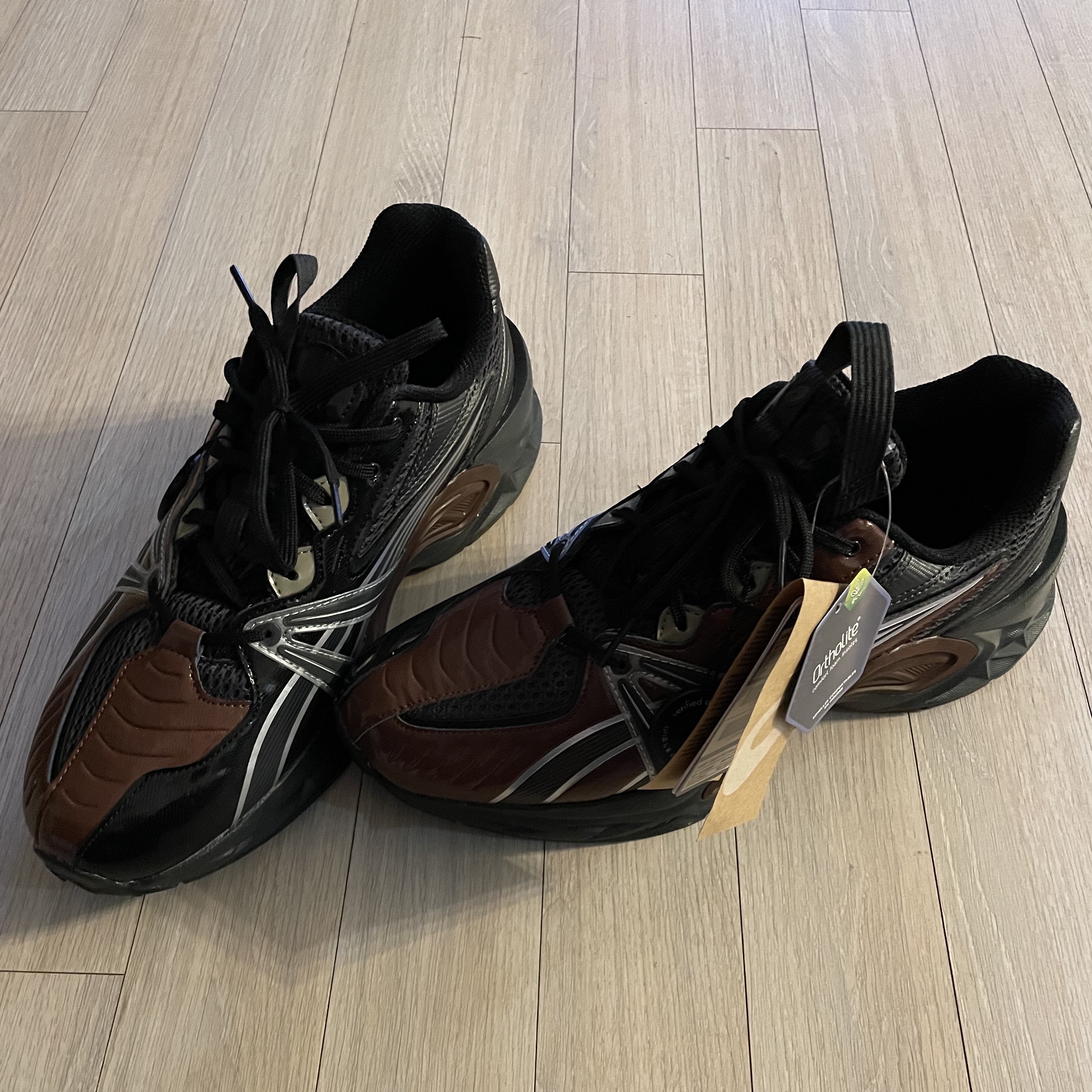 Asics HN2-S Protoblast Chocolate Brown 착용 스타일