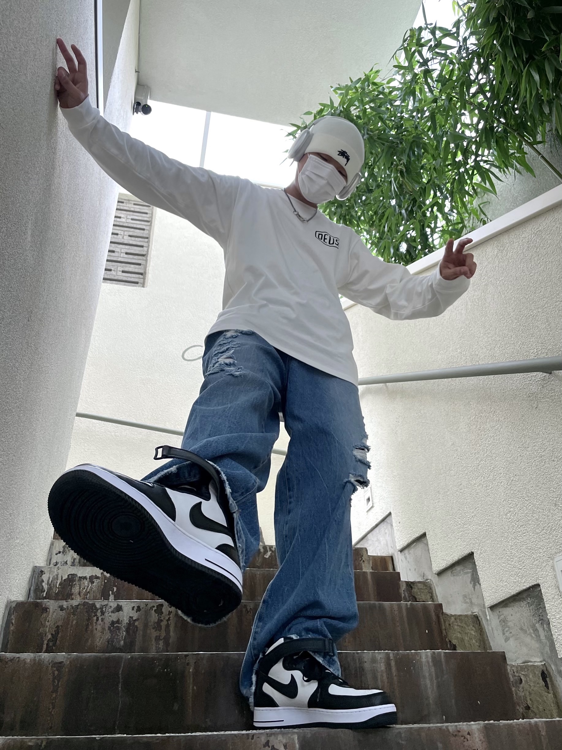 Nike x Stussy Air Force 1 '07 Mid SP Black and Light Bone, Nike x Stussy NRG Cuffed Beanie Summit White 착용 스타일 - 1