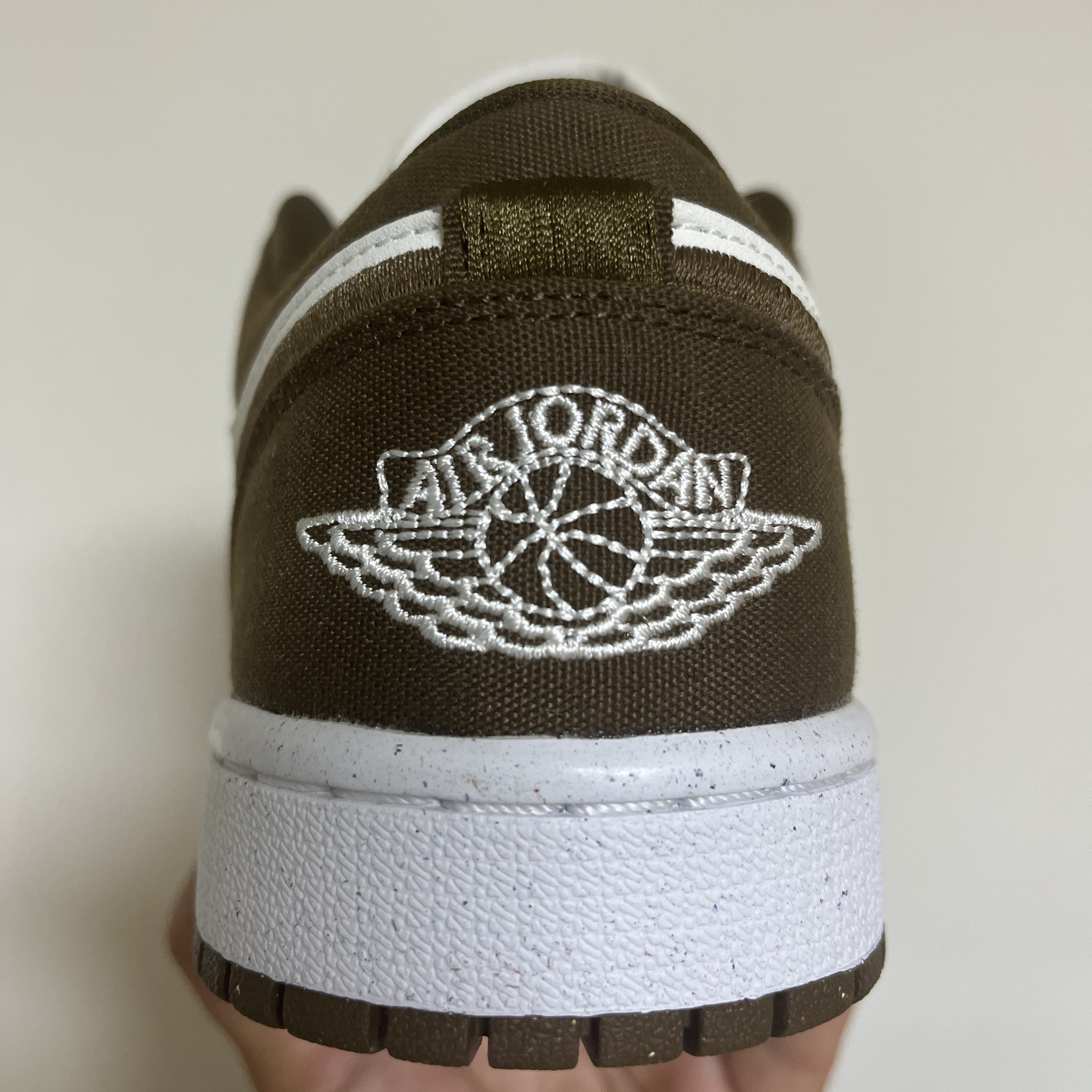 (W) Jordan 1 Low SE Light Olive 착용 스타일 - 2