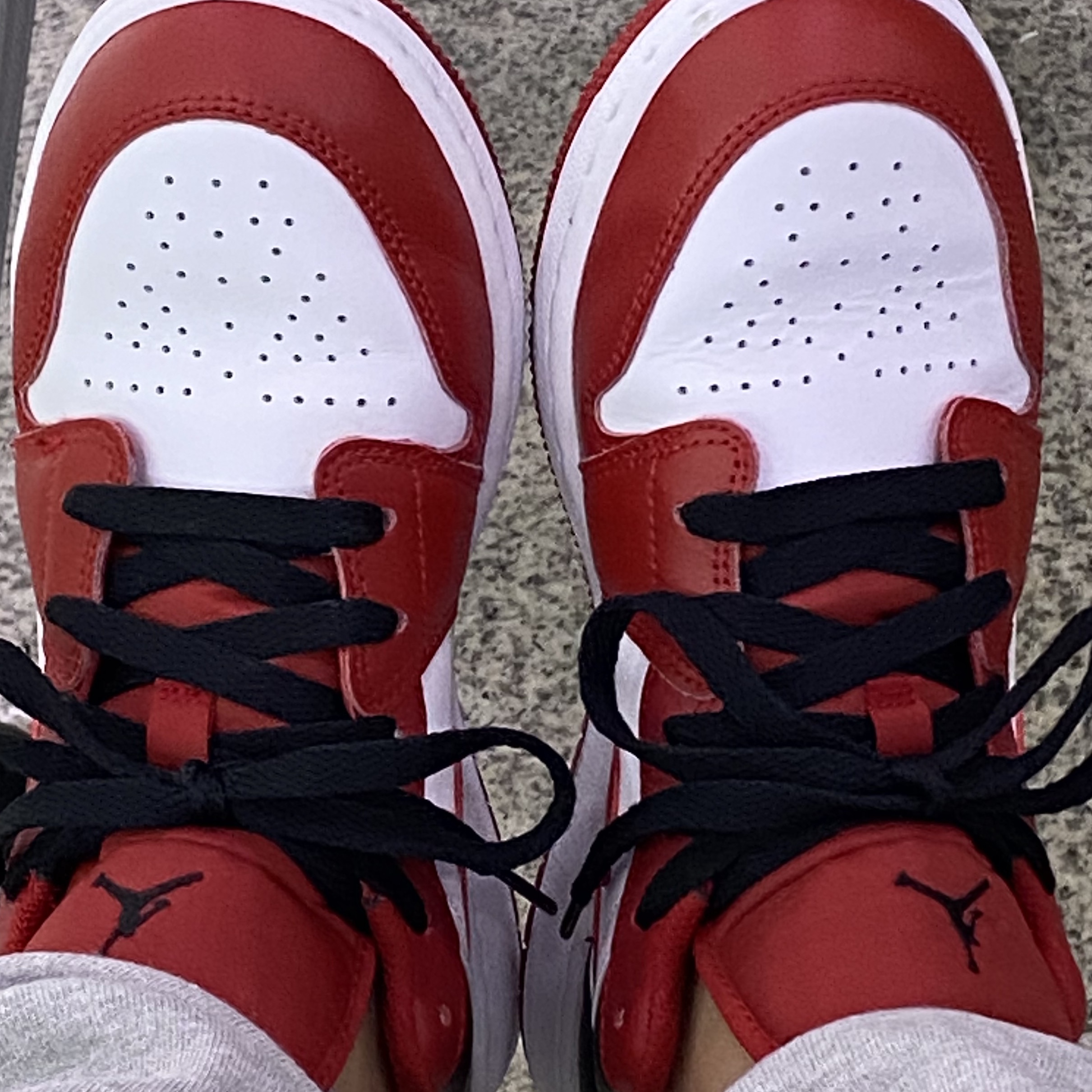 Jordan 1 Low White Gym Red Black 착용 스타일