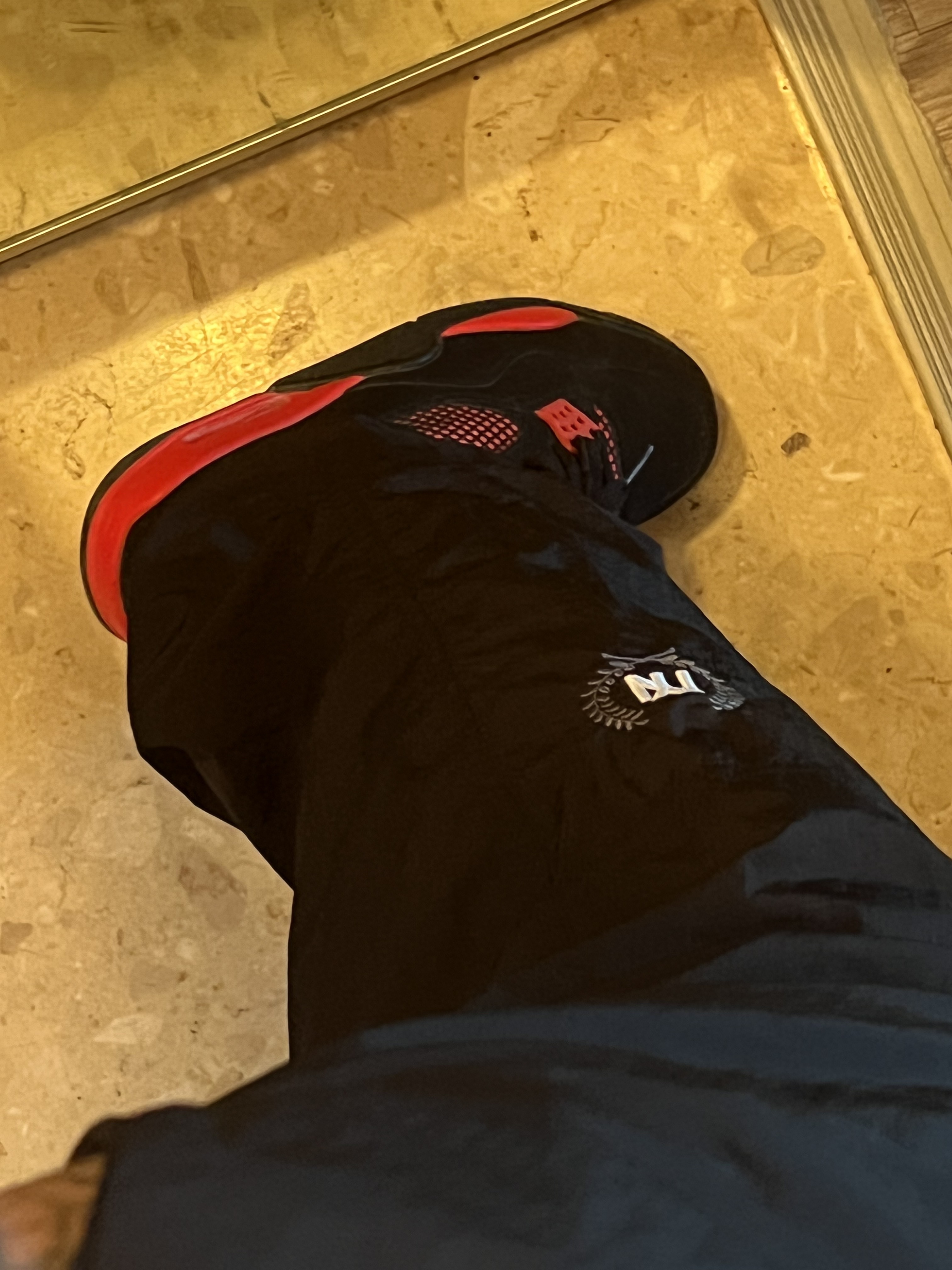 Jordan 4 Retro Crimson 착용 스타일 - 2