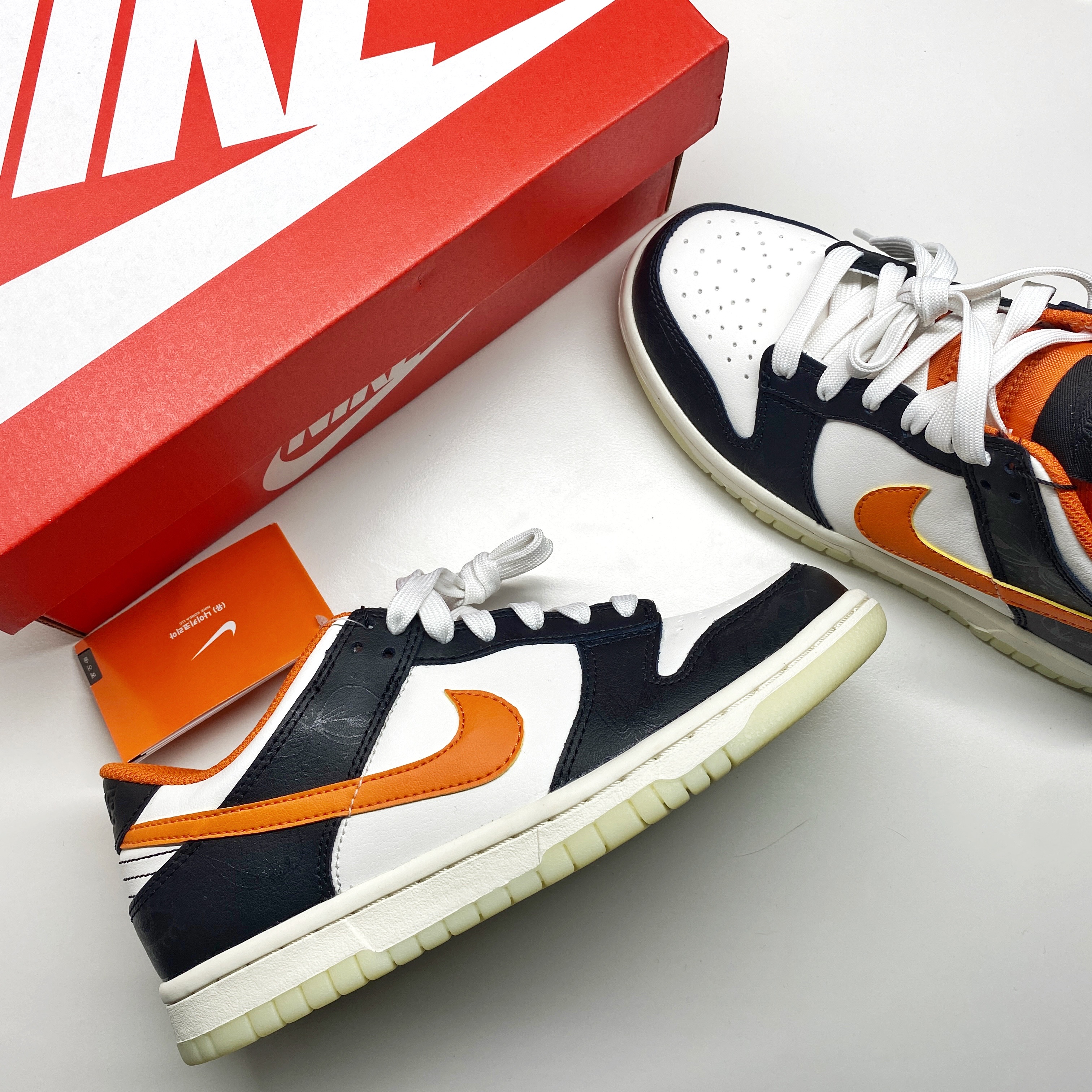 (GS) Nike Dunk Low PRM Halloween, New Balance 2002R Grey 착용 스타일 - 1