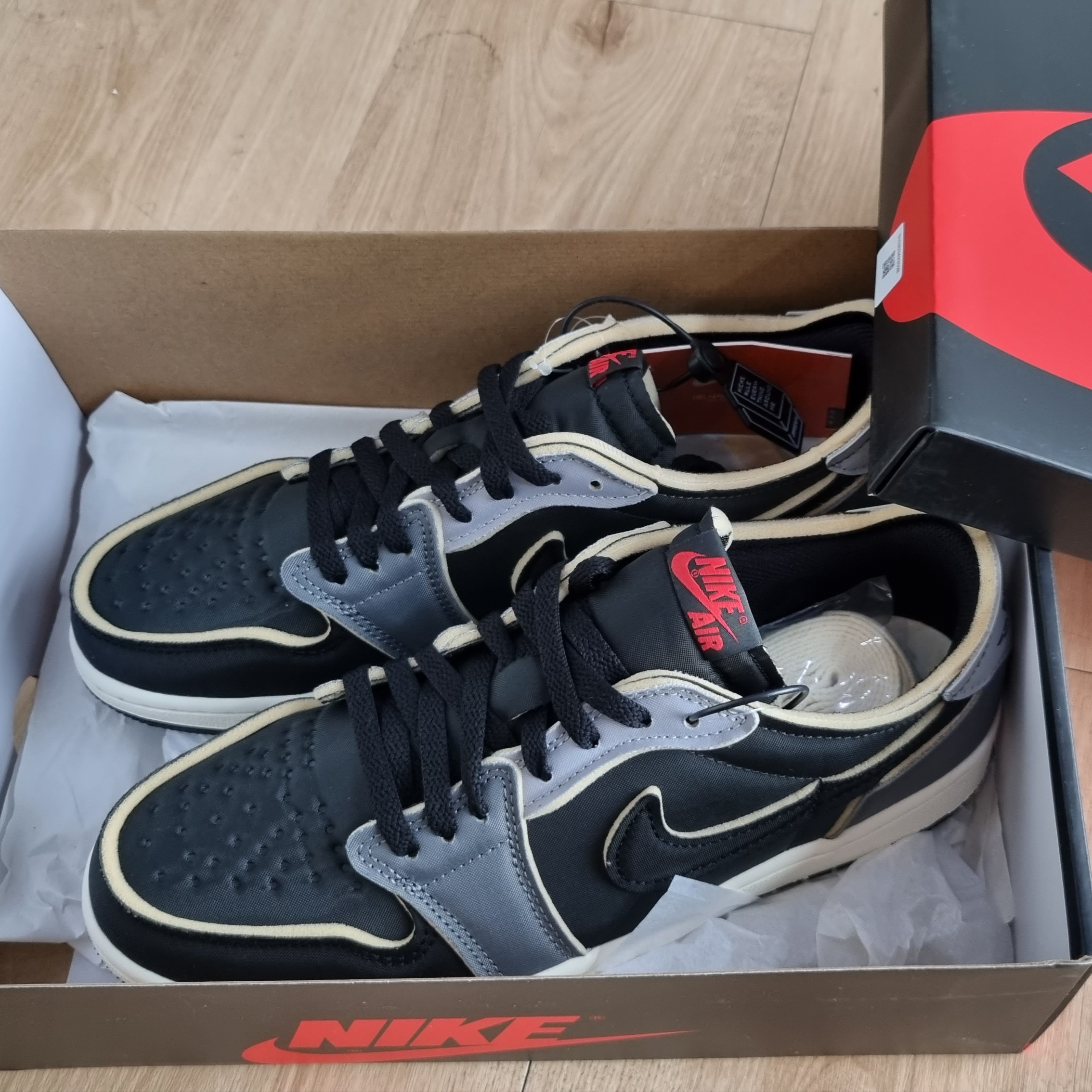Jordan 1 Retro Low OG EX Black and Smoke Grey 착용 스타일