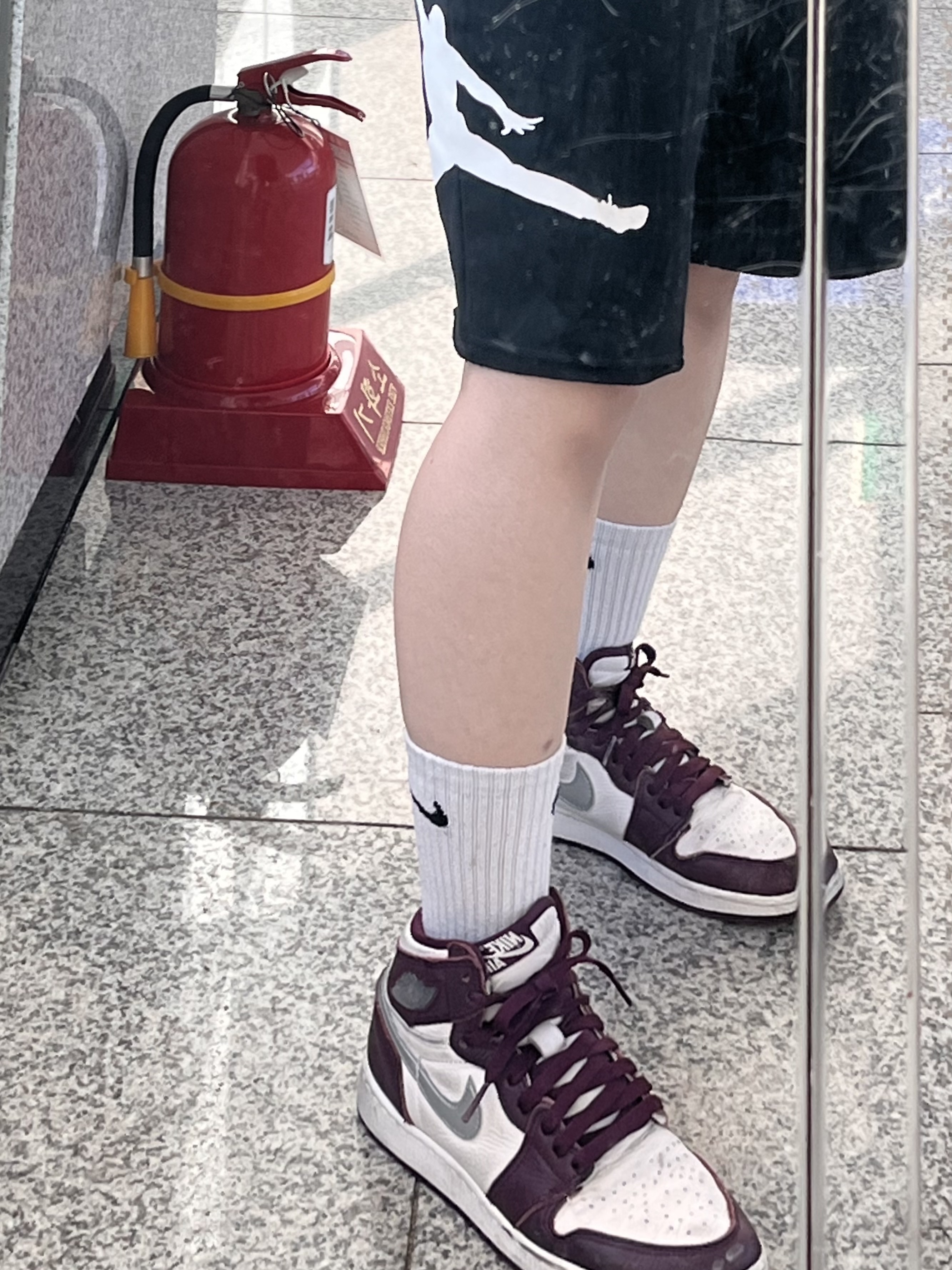 (GS) Jordan 1 Retro High OG Bordeaux 착용 스타일