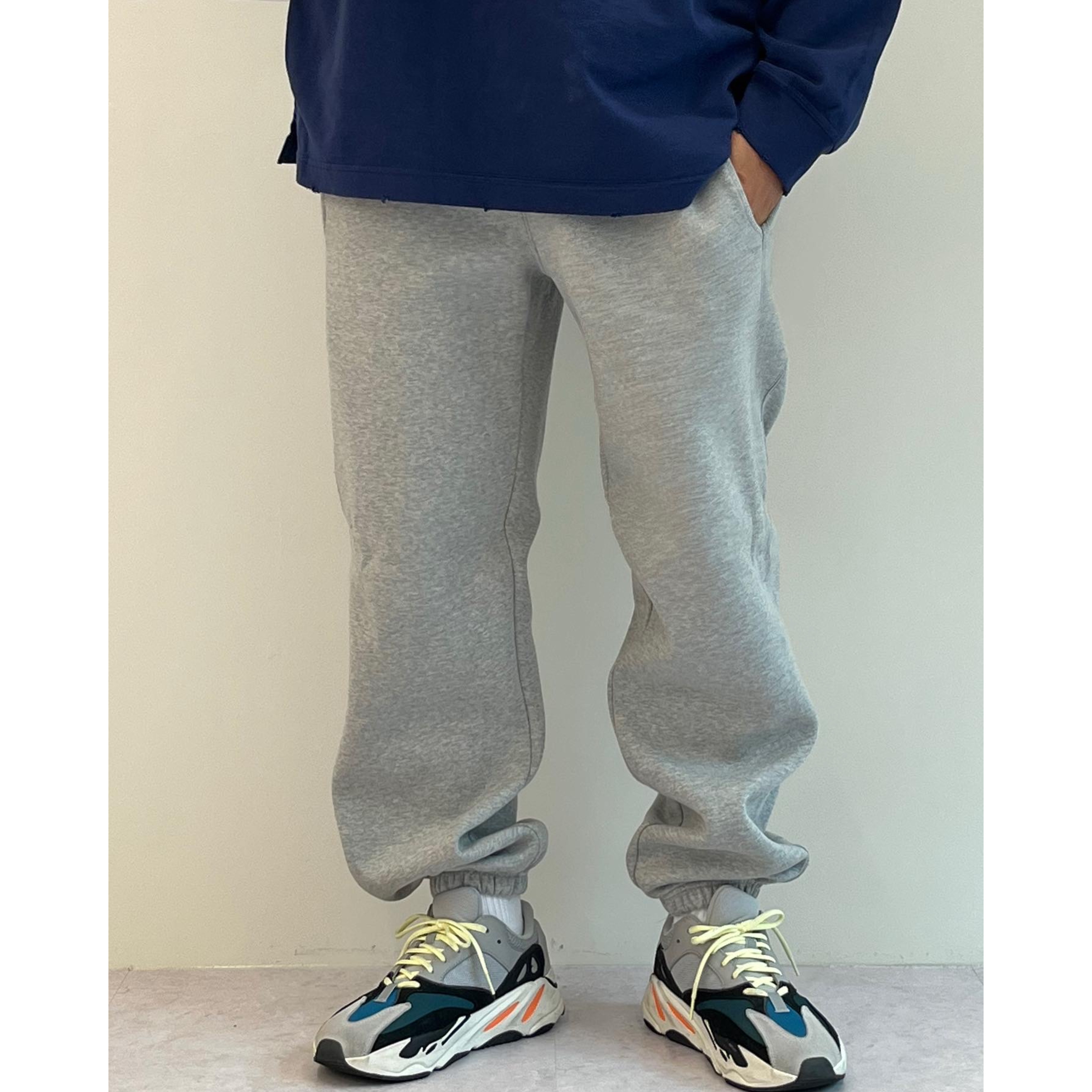 Adidas Yeezy Boost 700 Wave Runner Solid Grey 2017/2019 착용 스타일 - 3