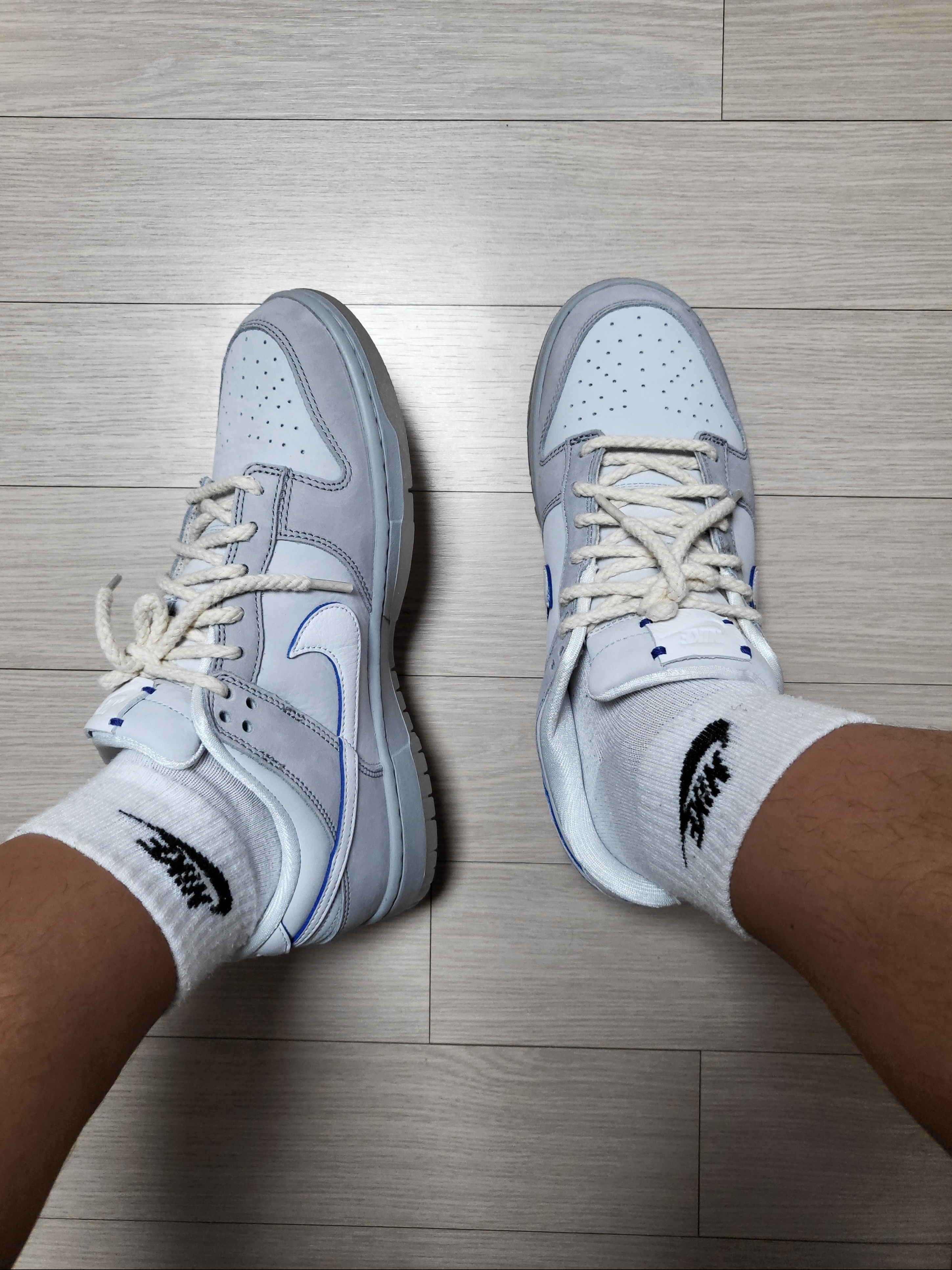 Nike Dunk Low Wolf Grey and Pure Platinum 착용 스타일