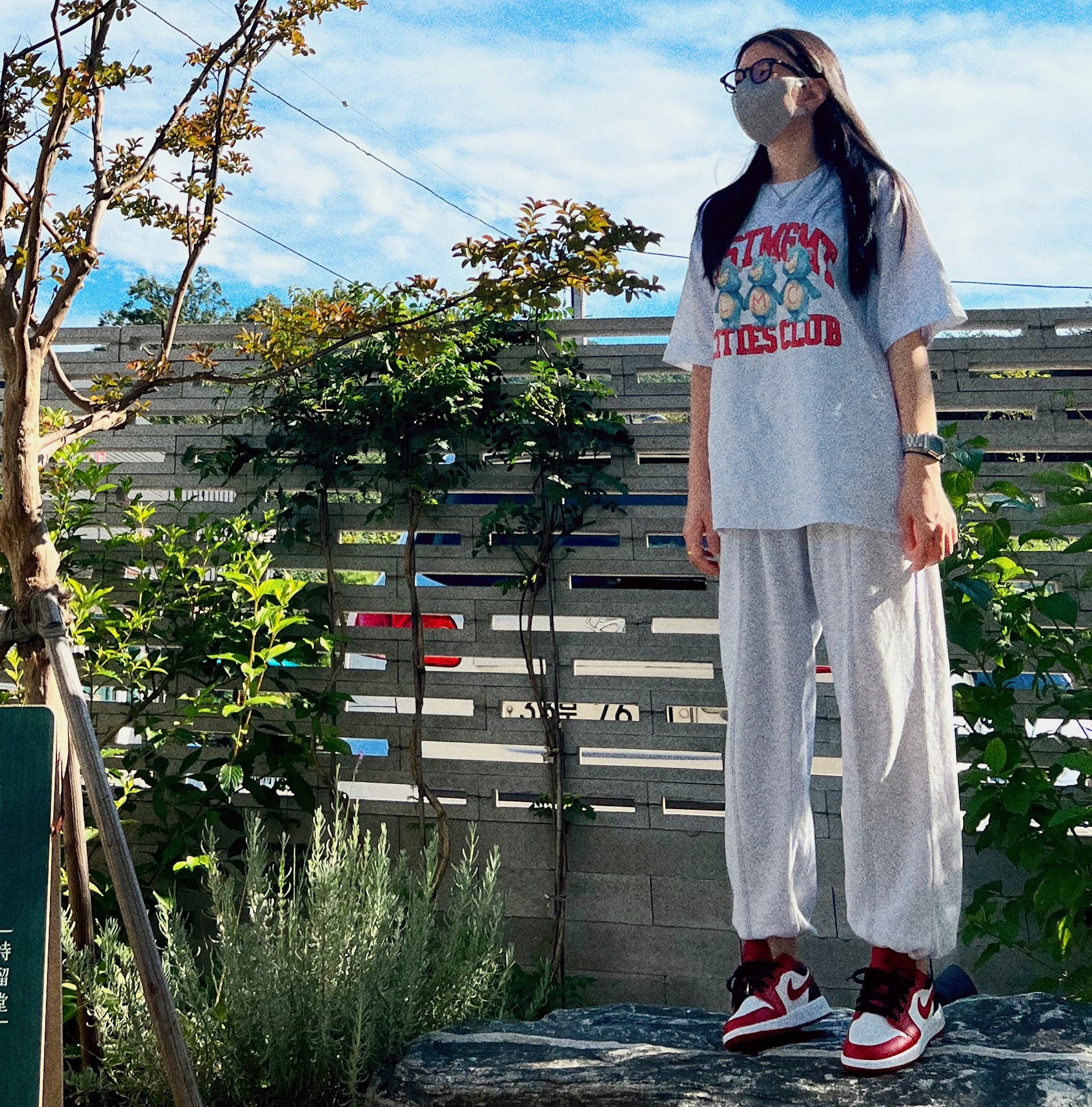 (GS) Jordan 1 Low White Gym Red Black 착용 스타일 - 2