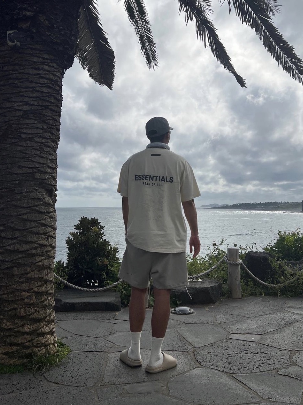 Essentials T-Shirt Cream - 21SS, Essentials The Core Collection Sweatshorts Tan 착용 스타일