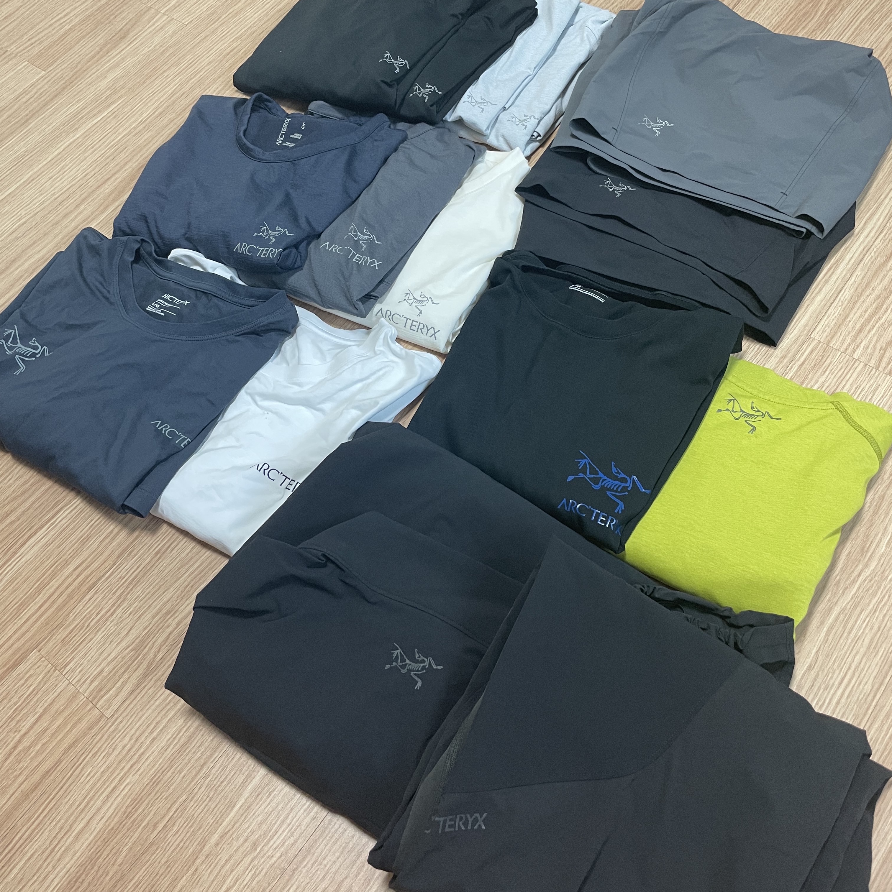 Arc'teryx Cormac Crew SS T-Shirt Black, Arc'teryx Cormac Crew SS T-Shirt Solitude 착용 스타일