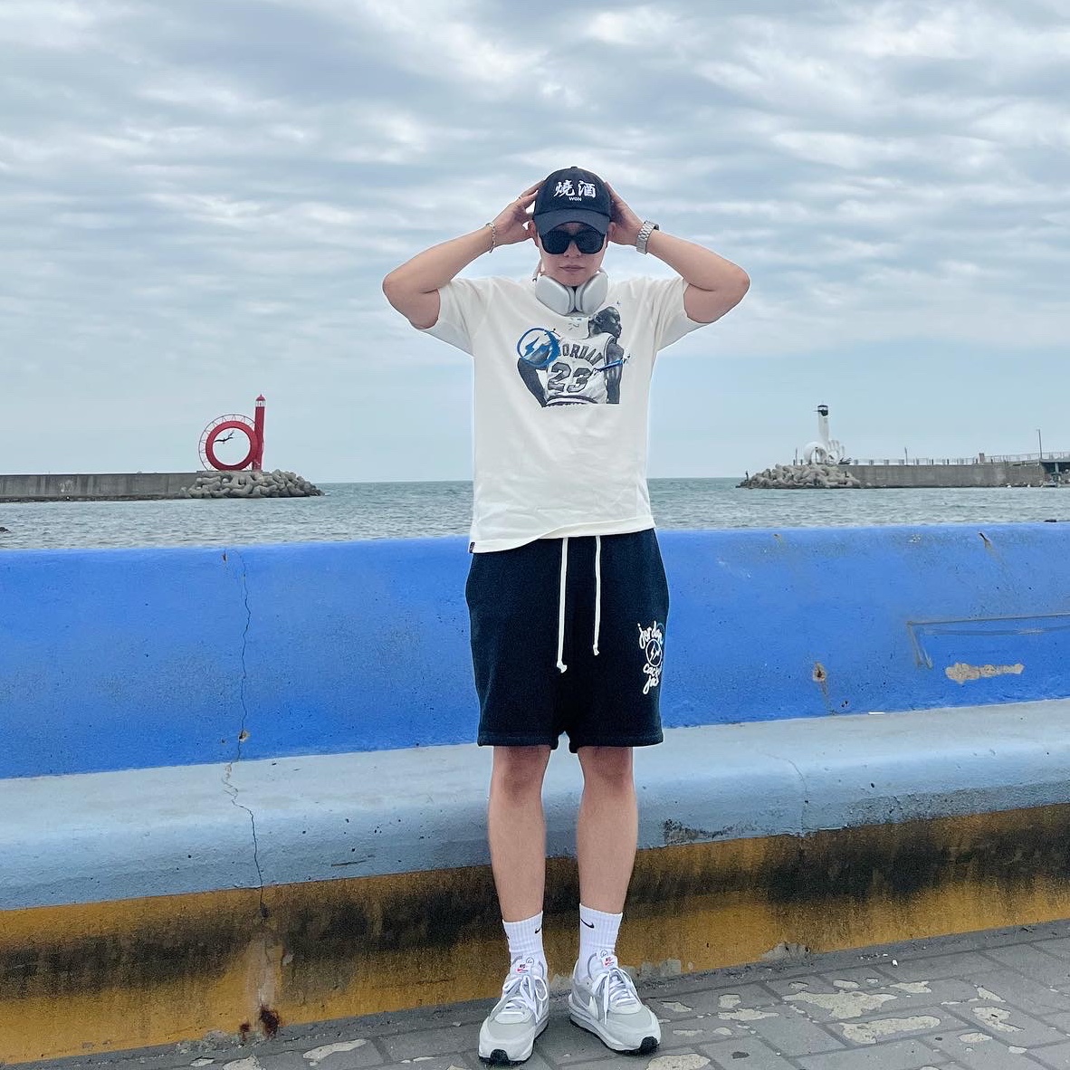 Jordan x Travis Scott x Fragment T-Shirt Sail (DJ0619-133), Jordan x Travis Scott x Fragment Shorts Black (DJ0617-010) 착용 스타일