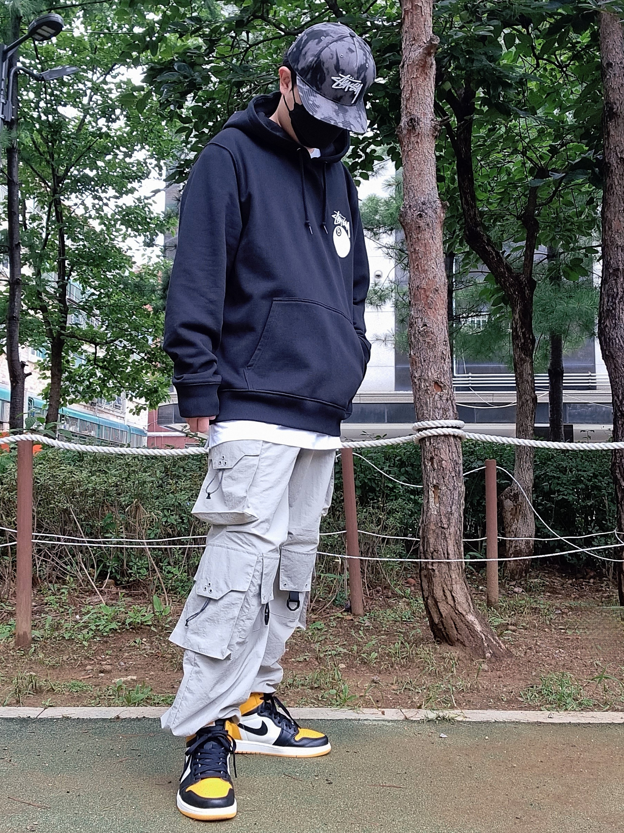 Jordan 1 Retro High OG Taxi, Stussy 8 Ball Hoodie Black - 21SS 착용 스타일