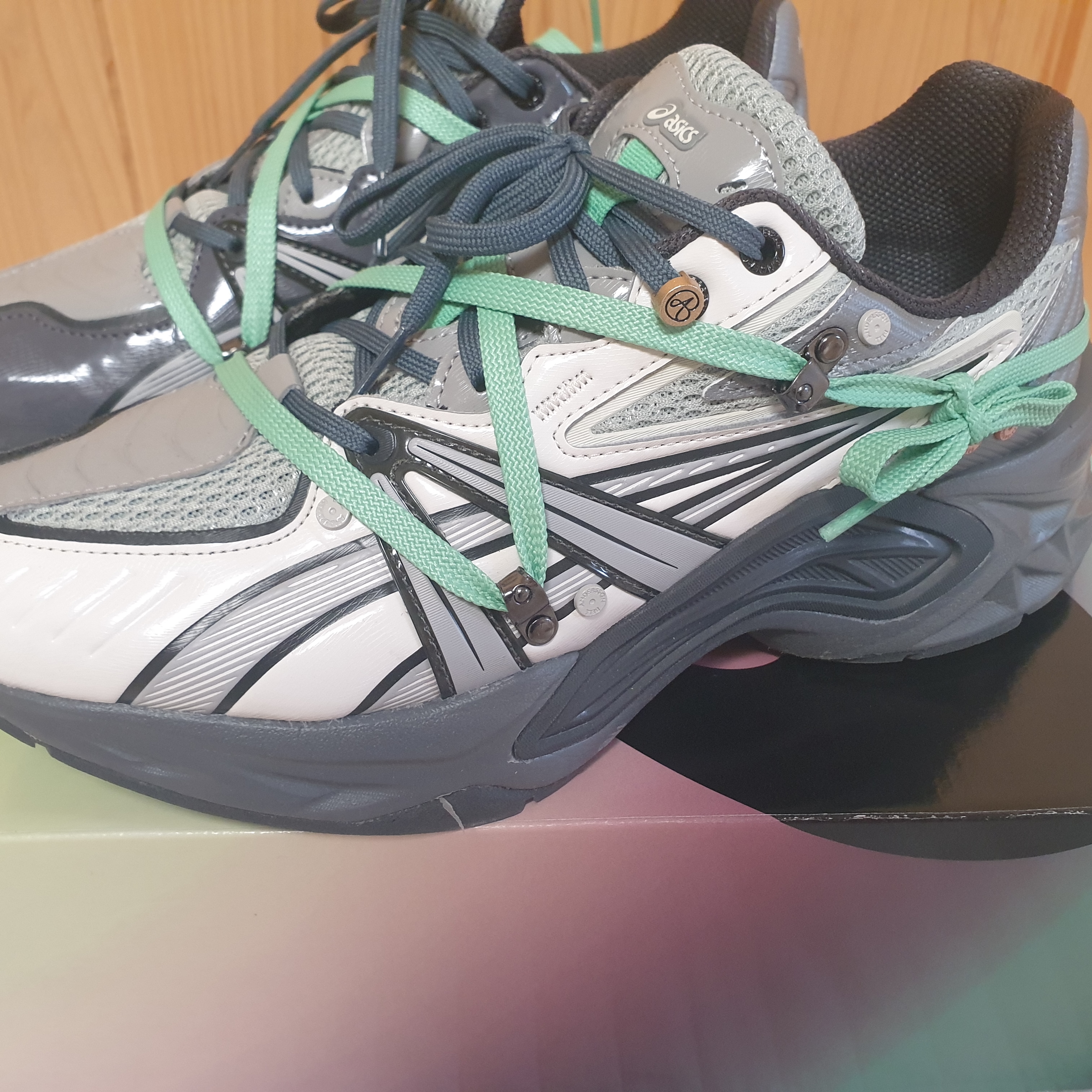 Asics x Andersson Bell HN2-S Protoblast Smoke Grey 착용 스타일