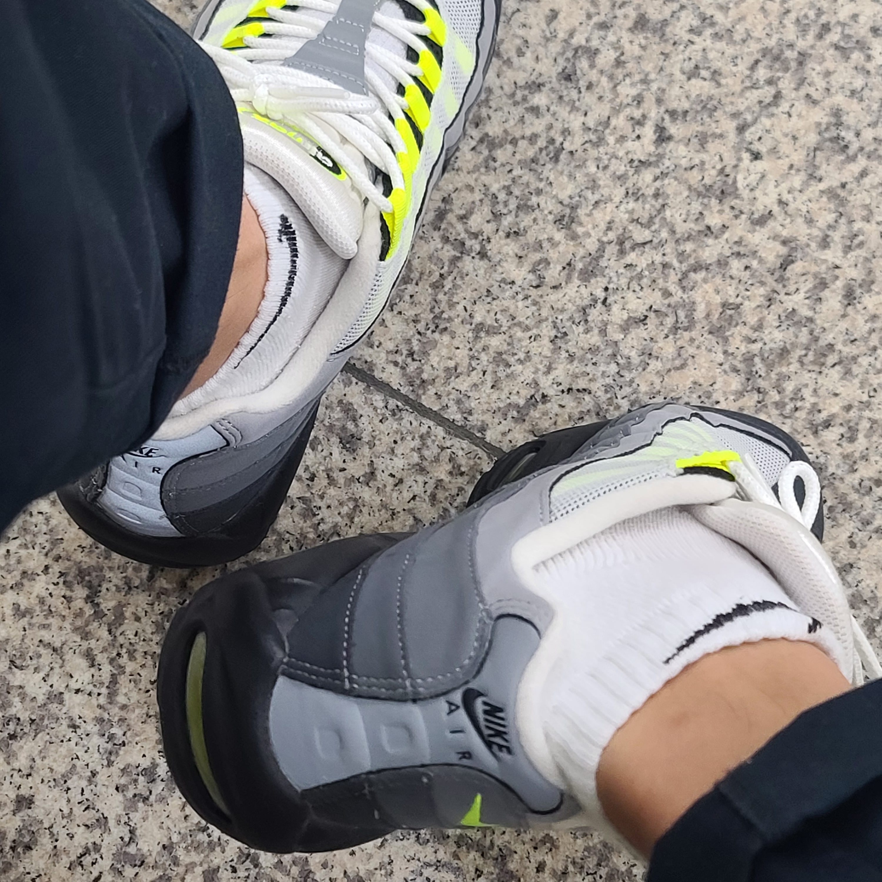 Nike Air Max 95 OG Neon Yellow 2020 착용 스타일 - 3