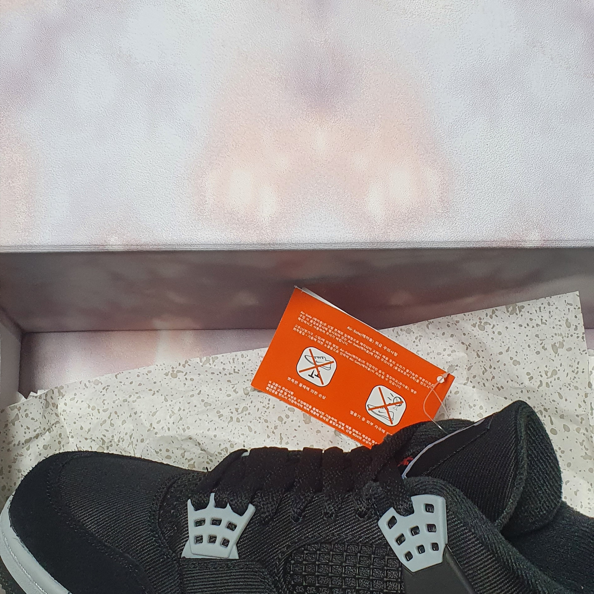 Jordan 4 Retro SE Black and Light Steel 착용 스타일